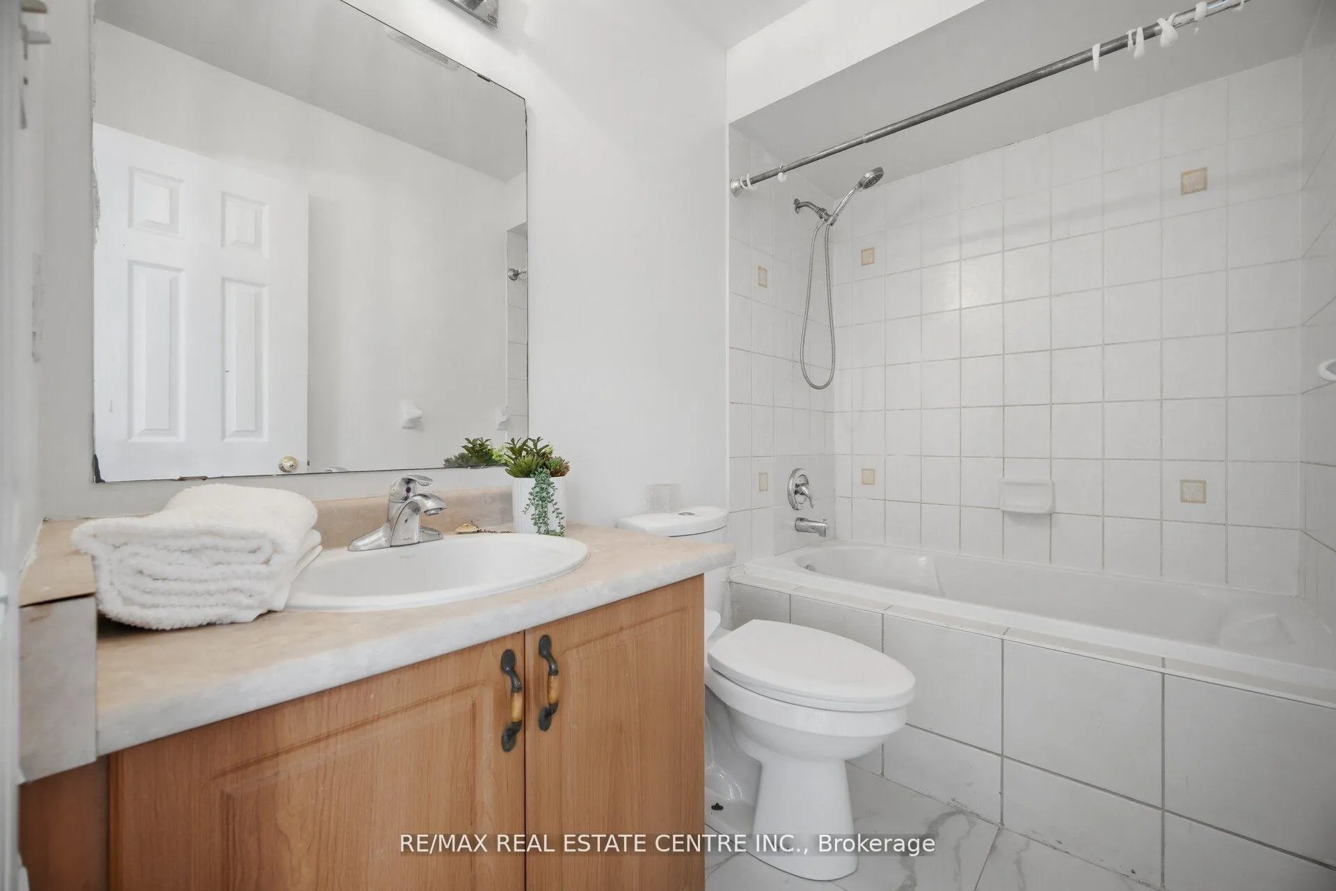 Photo 31 of 23 Brucewood Road, Brampton, Sandringham-Wellington — HOMEH