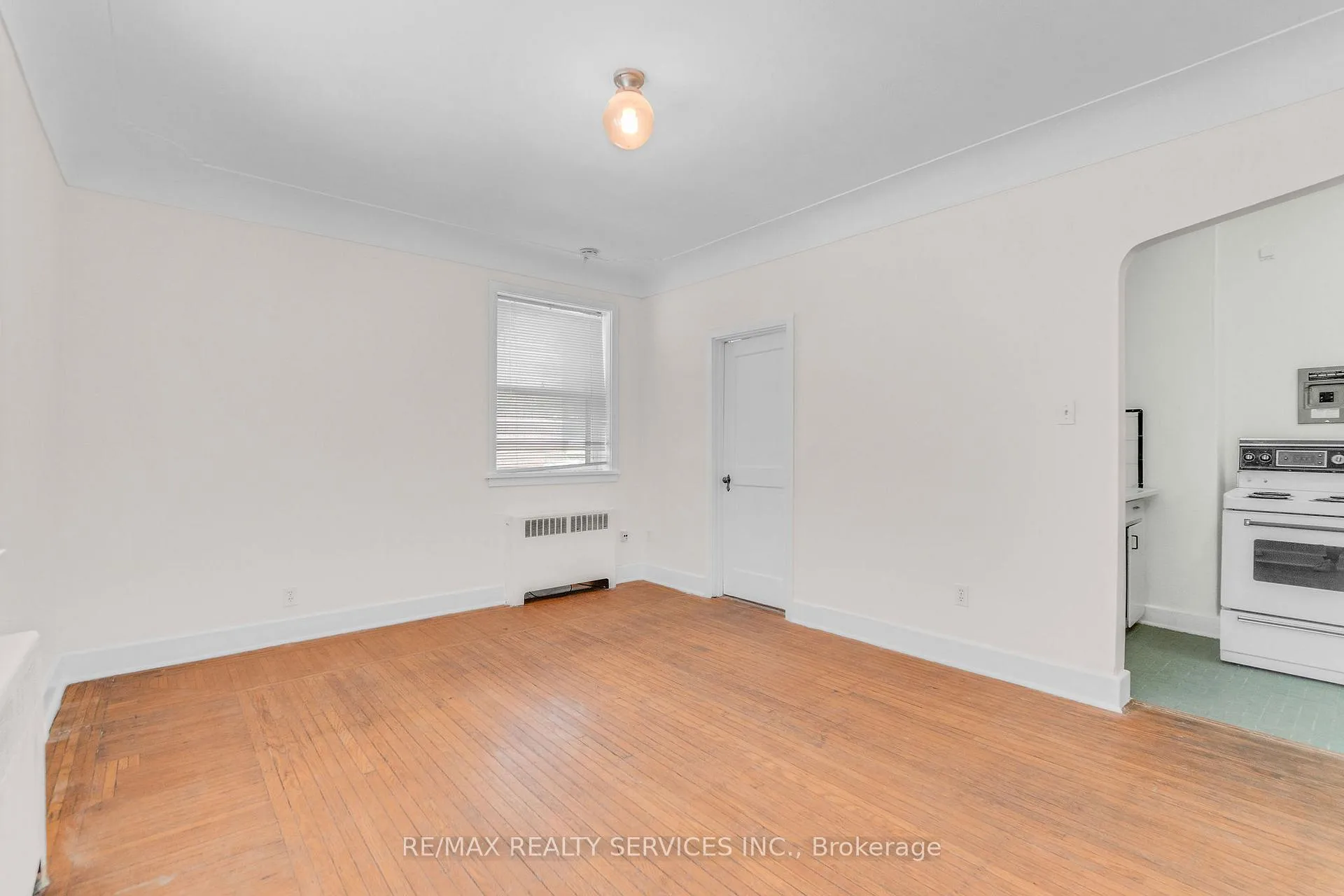 Photo 3 of Unit 2, 17 Webber Avenue, Hamilton, Stinson — HOMEH