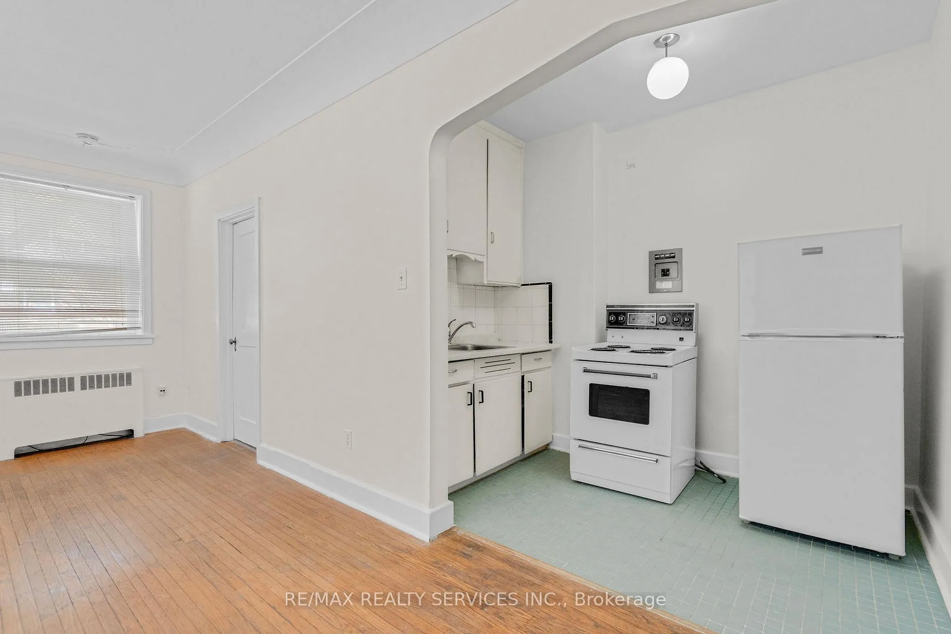 Photo 7 of Unit 2, 17 Webber Avenue, Hamilton, Stinson — HOMEH