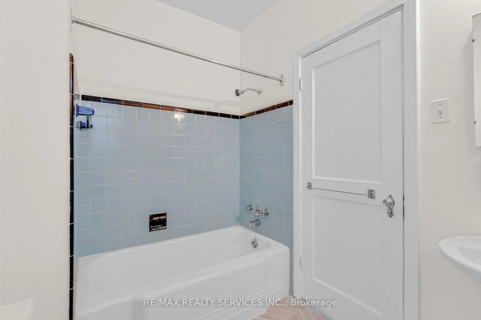 Photo 10 of Unit 2, 17 Webber Avenue, Hamilton, Stinson — HOMEH