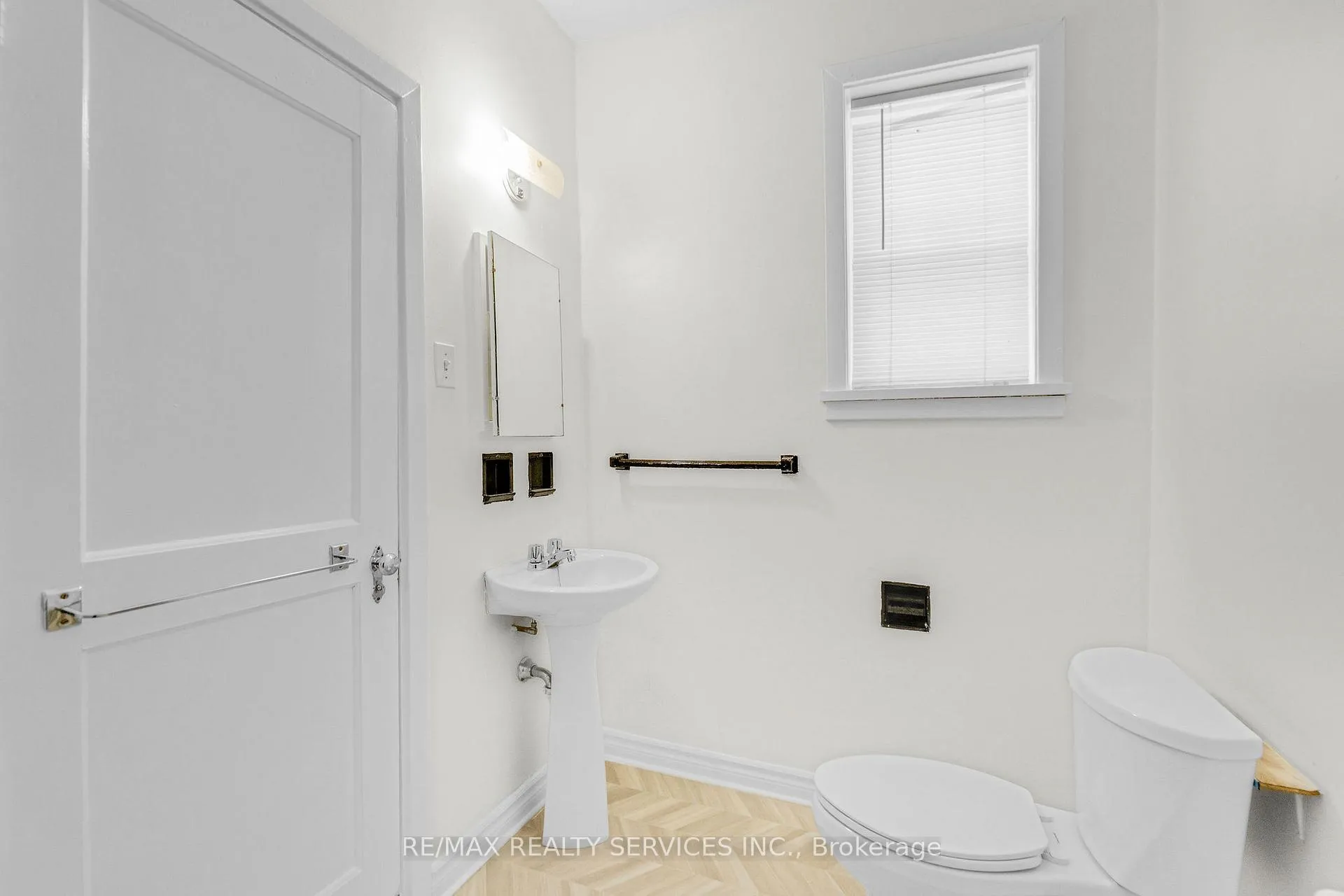 Photo 11 of Unit 2, 17 Webber Avenue, Hamilton, Stinson — HOMEH