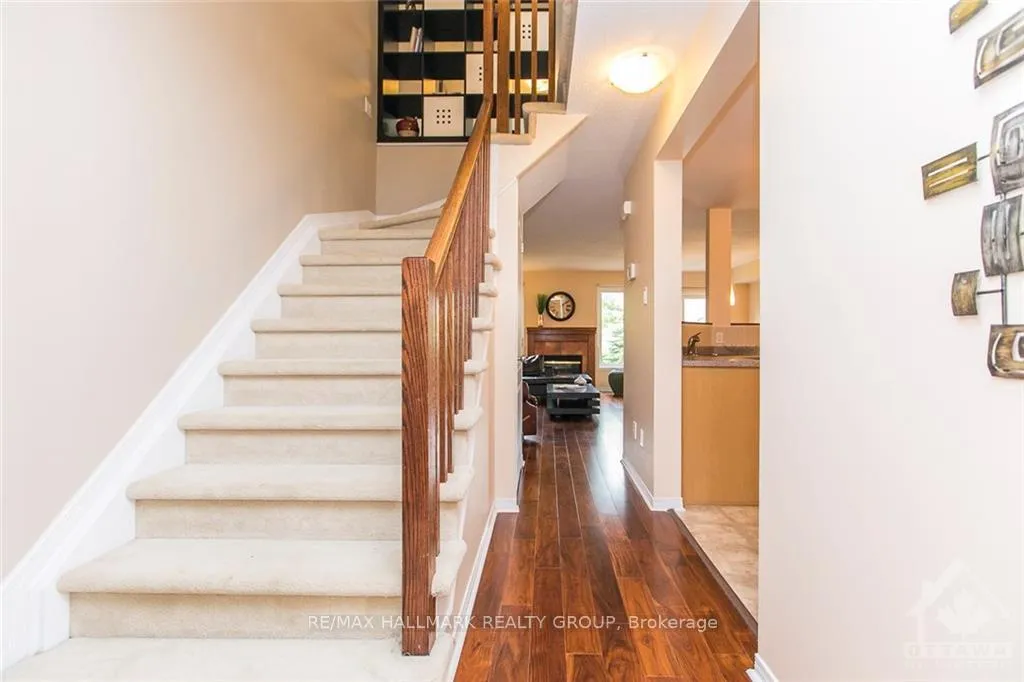 Photo 2 of 124 Tall Oak Private, Ottawa, Riverview Park — HOMEH