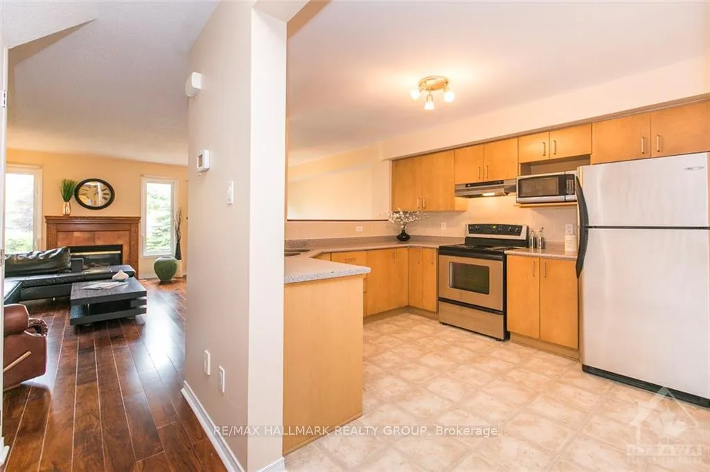 Photo 3 of 124 Tall Oak Private, Ottawa, Riverview Park — HOMEH