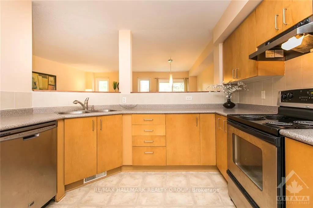 Photo 5 of 124 Tall Oak Private, Ottawa, Riverview Park — HOMEH