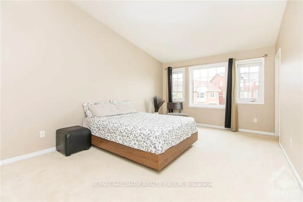 Photo 11 of 124 Tall Oak Private, Ottawa, Riverview Park — HOMEH