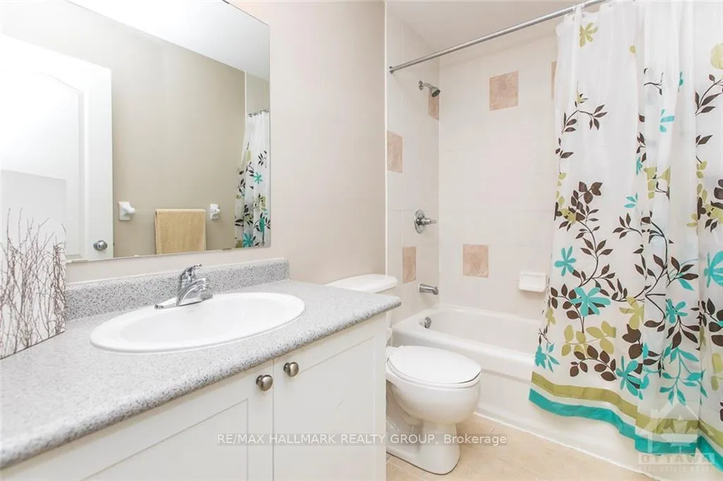 Photo 17 of 124 Tall Oak Private, Ottawa, Riverview Park — HOMEH