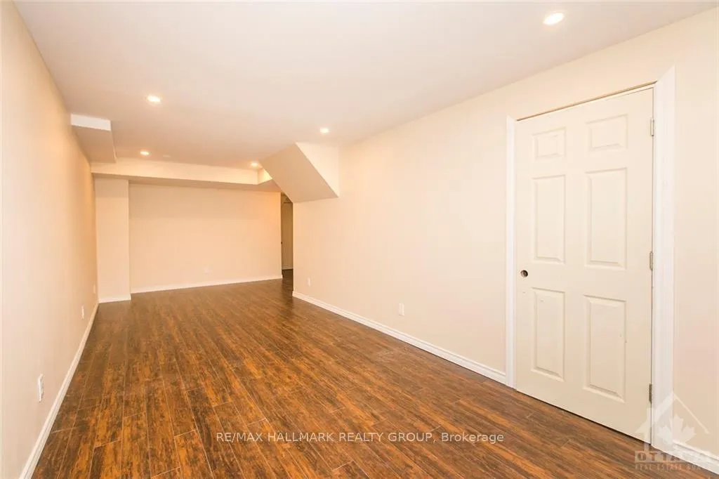 Photo 18 of 124 Tall Oak Private, Ottawa, Riverview Park — HOMEH