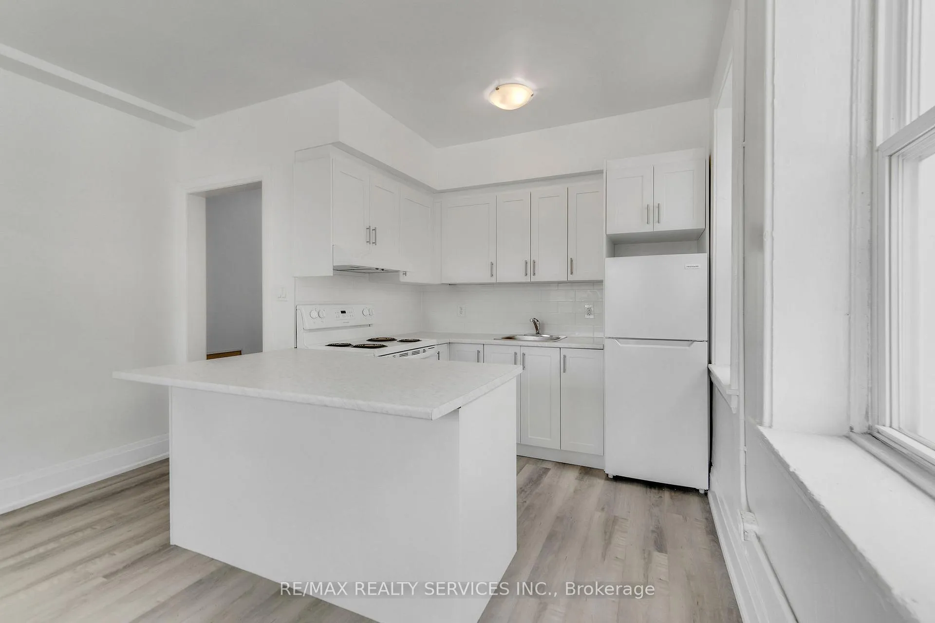 Photo 5 of Unit 4, 104 Sherman Avenue S, Hamilton, Gibson — HOMEH