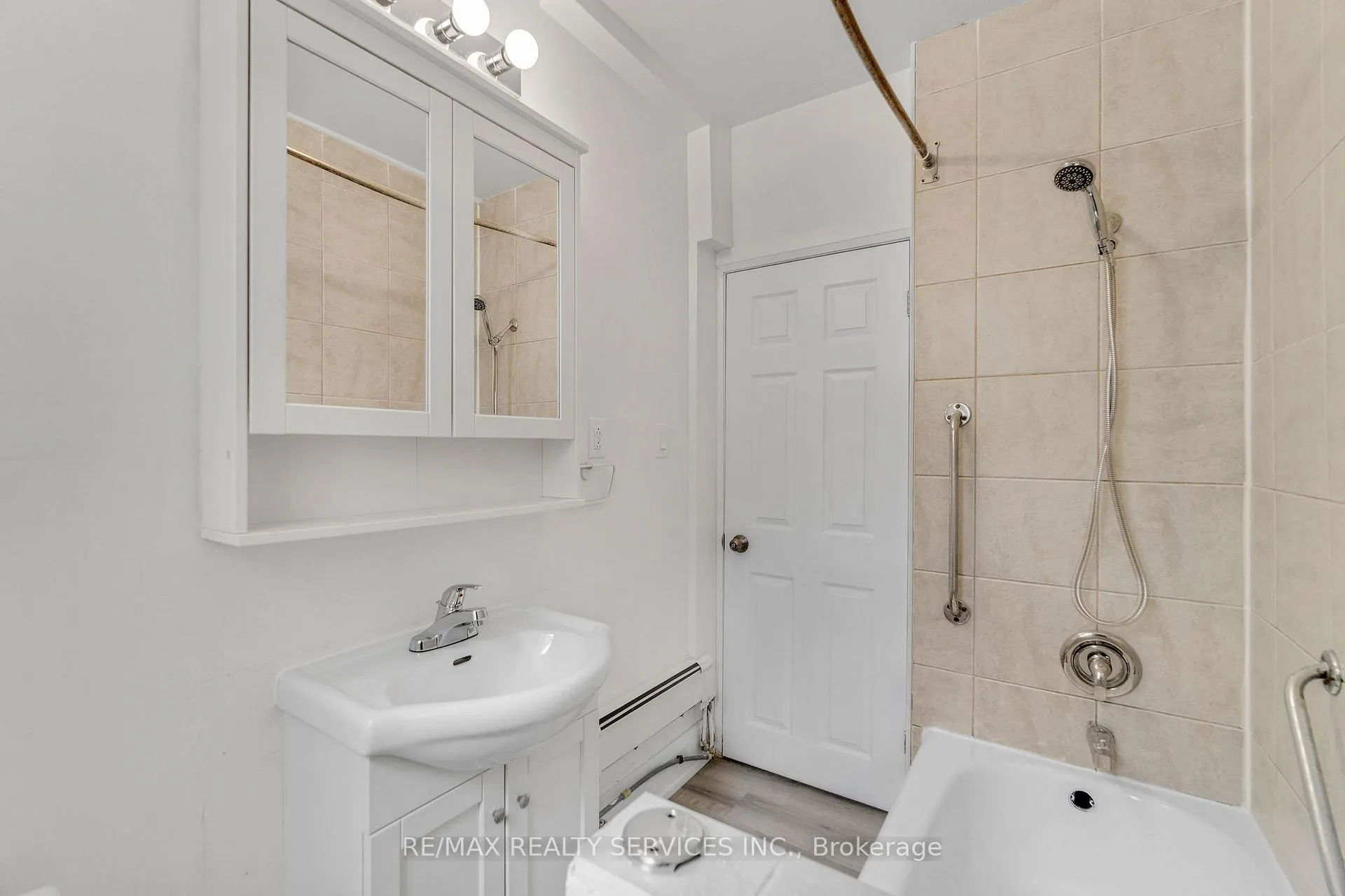 Photo 14 of Unit 4, 104 Sherman Avenue S, Hamilton, Gibson — HOMEH