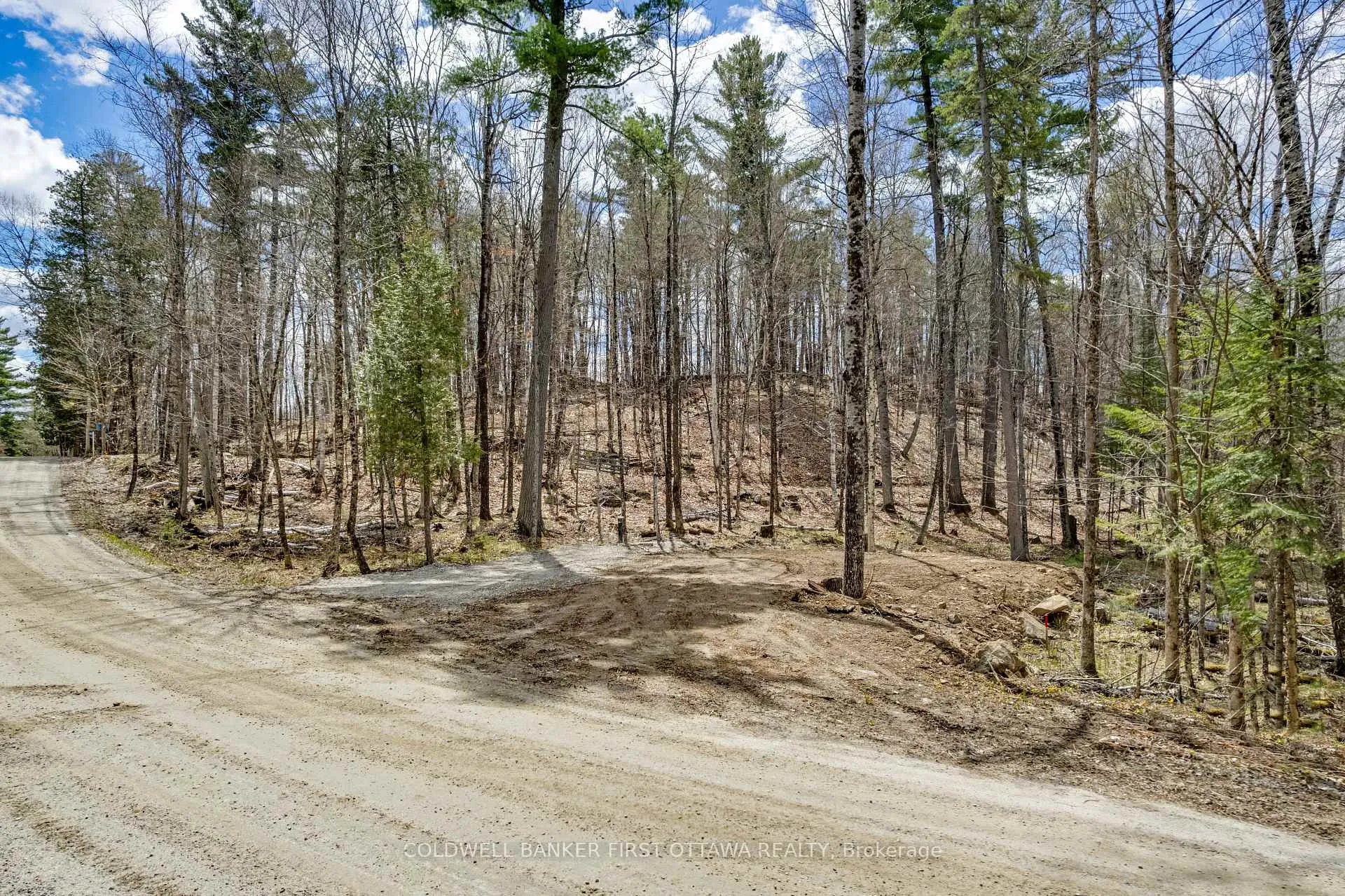 Photo 8 of 621 North Shore Rd, Lanark Highlands, Lanark Highlands (Dalhousie) Twp — HOMEH