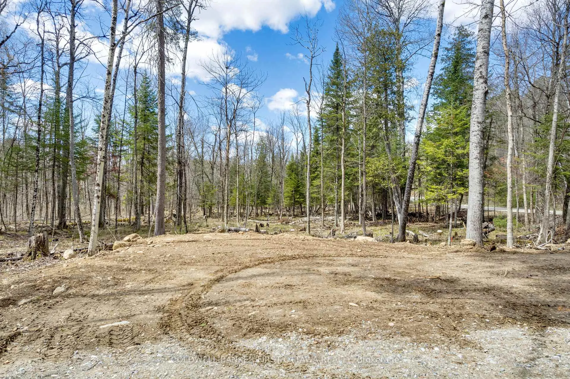 Photo 12 of 621 North Shore Rd, Lanark Highlands, Lanark Highlands (Dalhousie) Twp — HOMEH