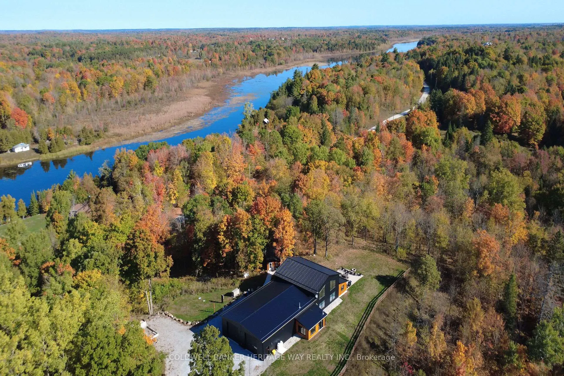 Photo 4 of 999 Ennis Road, Tay Valley, Bathurst/Burgess & Sherbrooke (Bathurst) Twp — HOMEH