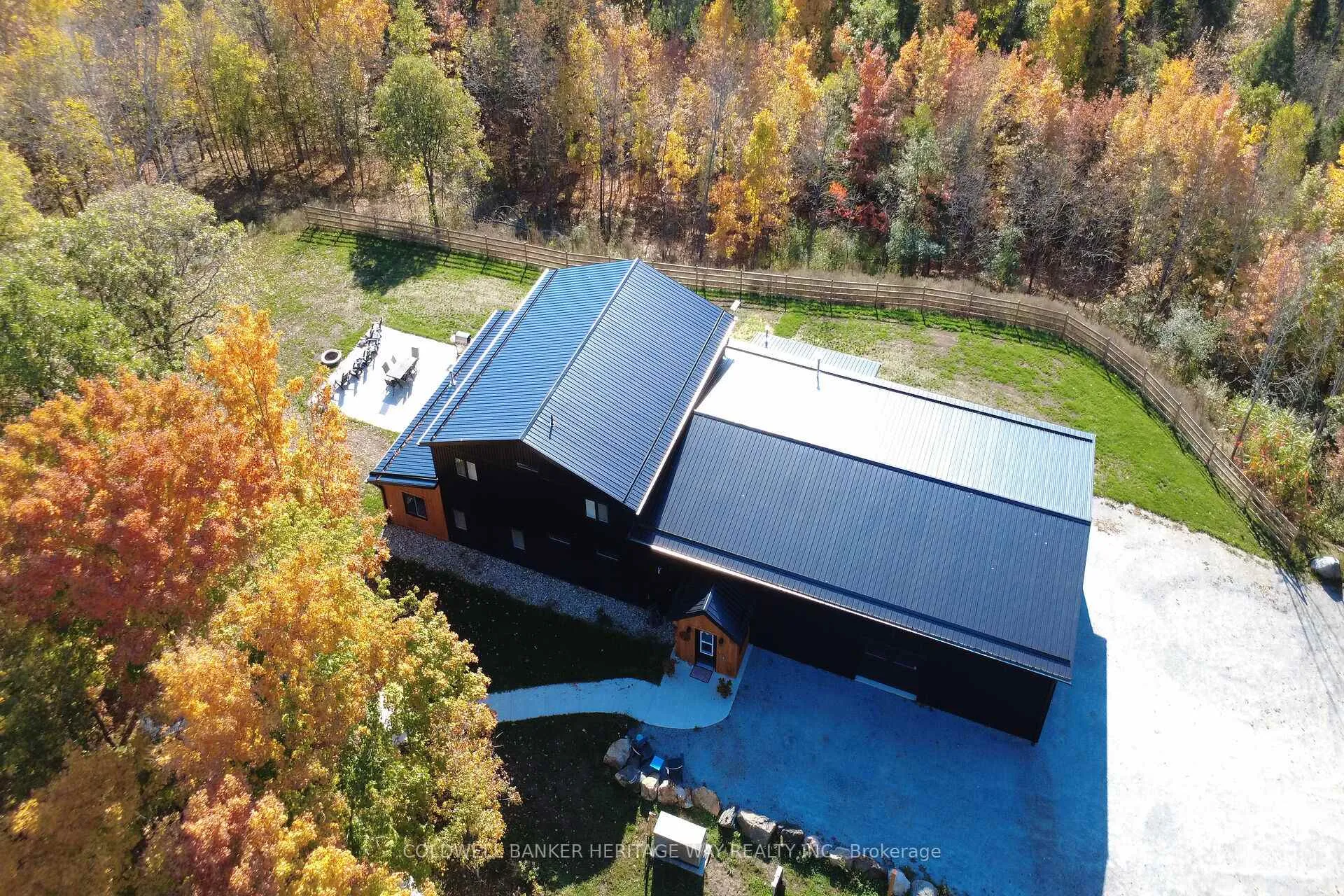 Photo 5 of 999 Ennis Road, Tay Valley, Bathurst/Burgess & Sherbrooke (Bathurst) Twp — HOMEH