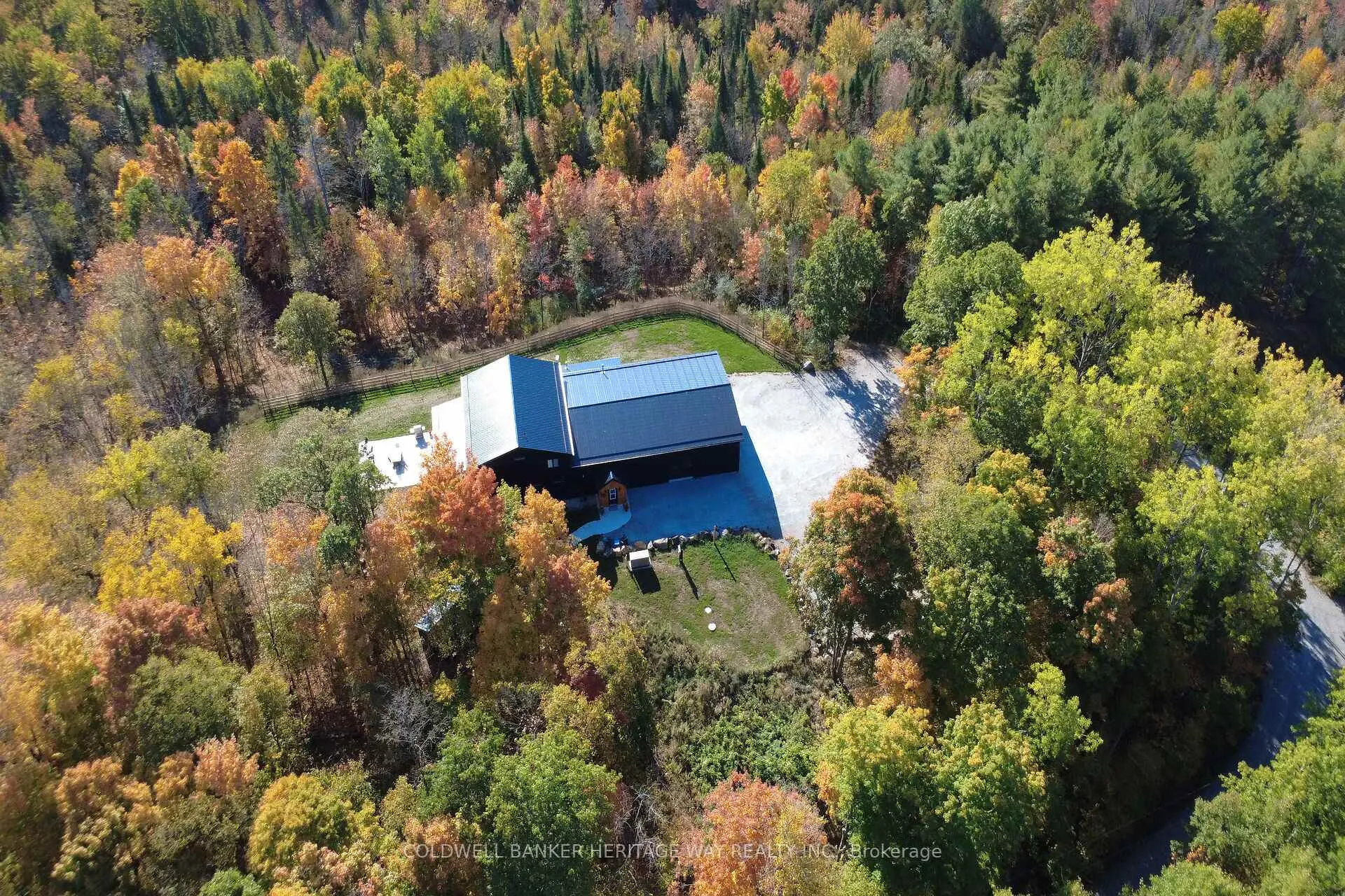 Photo 11 of 999 Ennis Road, Tay Valley, Bathurst/Burgess & Sherbrooke (Bathurst) Twp — HOMEH