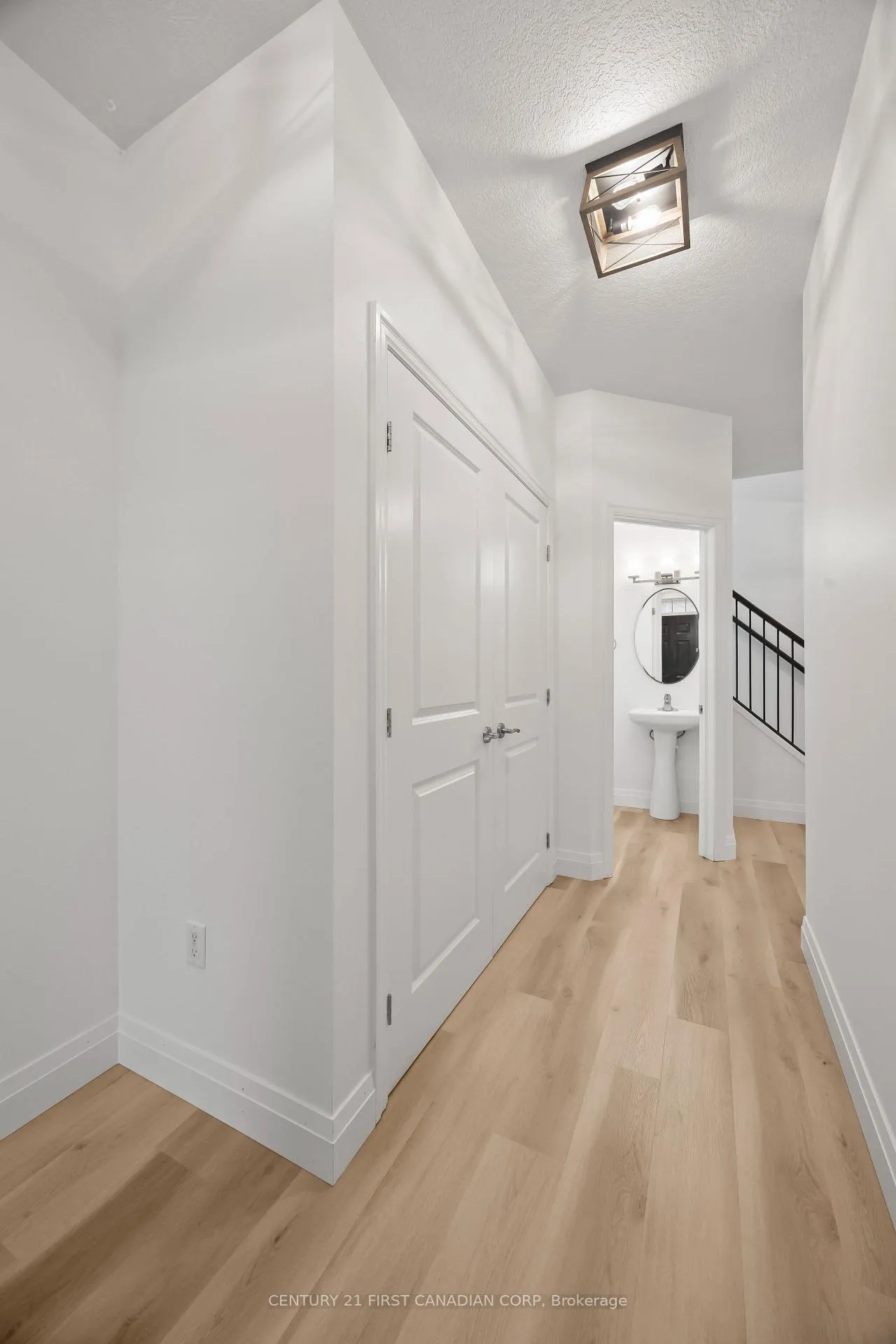 Photo 4 of 3079 Pomeroy Lane, London, South V — HOMEH