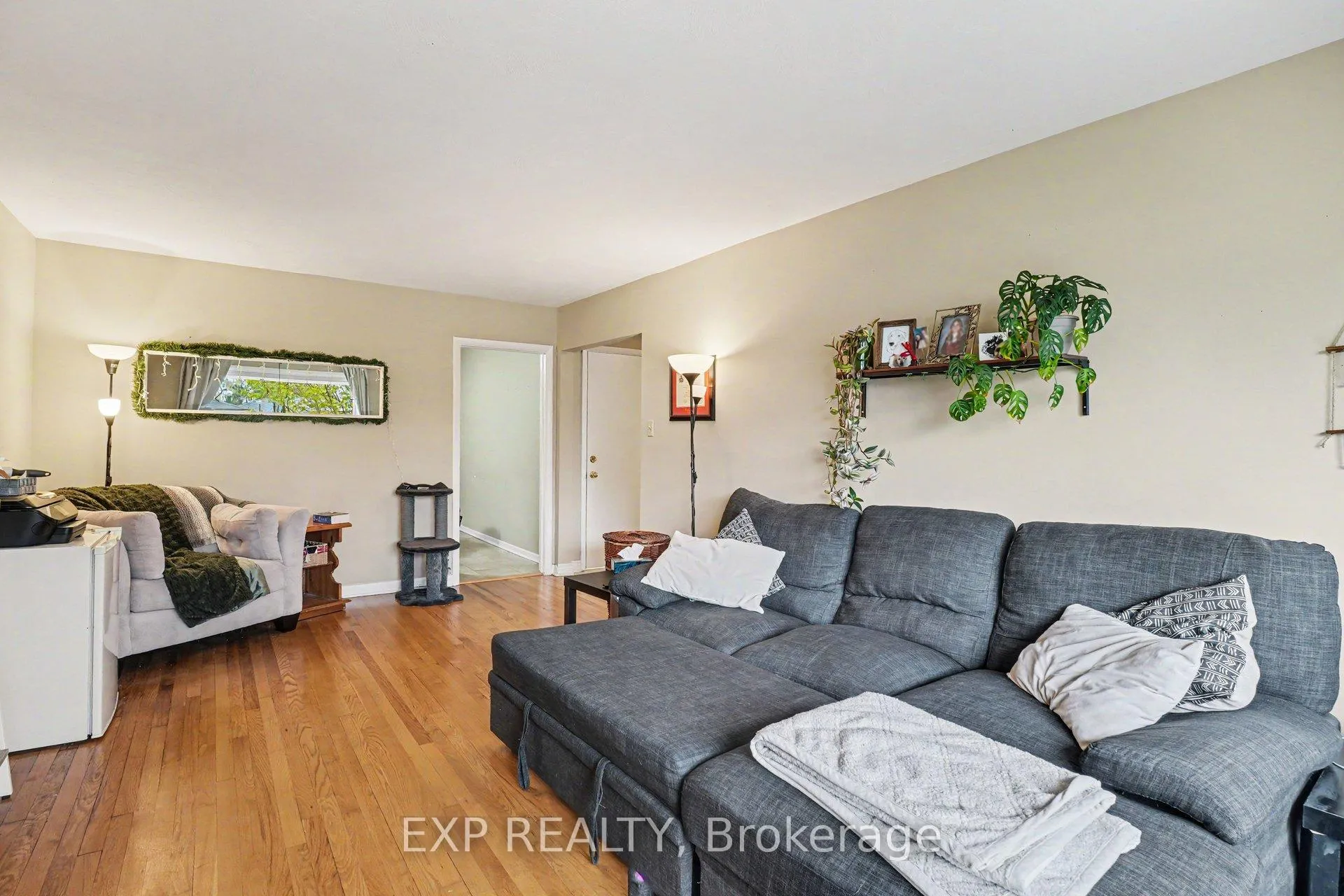 Photo 3 of 885 Pinewood Crescent, Ottawa, Queensway Terrace North — HOMEH