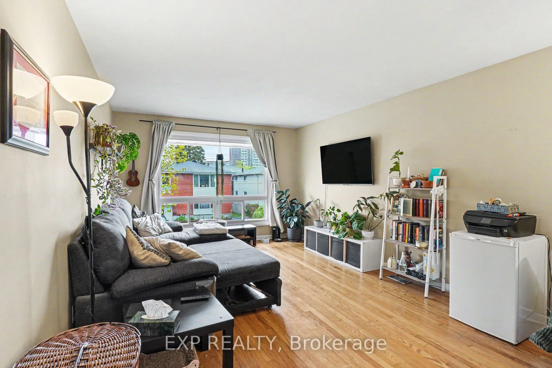 Photo 4 of 885 Pinewood Crescent, Ottawa, Queensway Terrace North — HOMEH