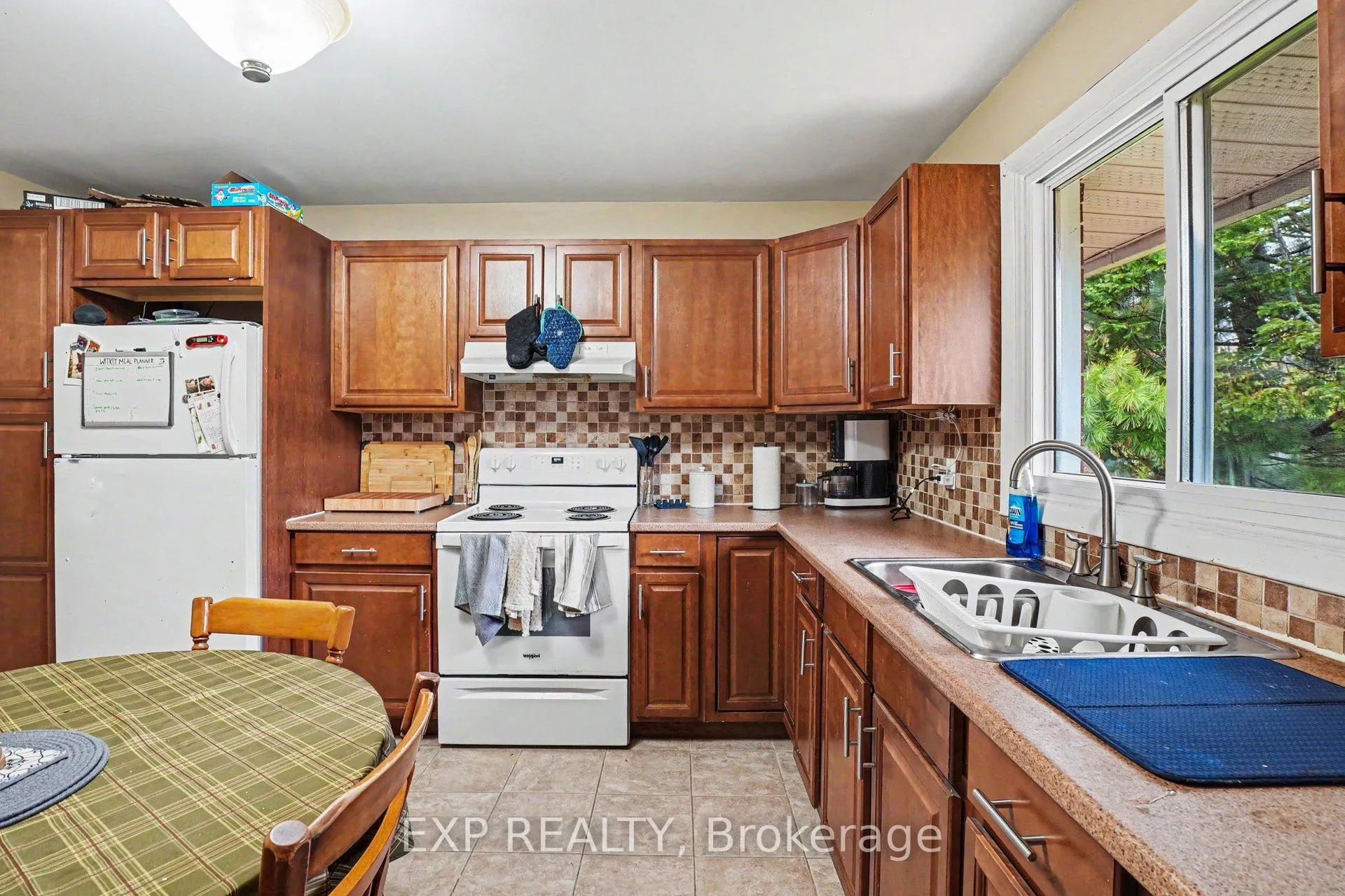 Photo 5 of 885 Pinewood Crescent, Ottawa, Queensway Terrace North — HOMEH