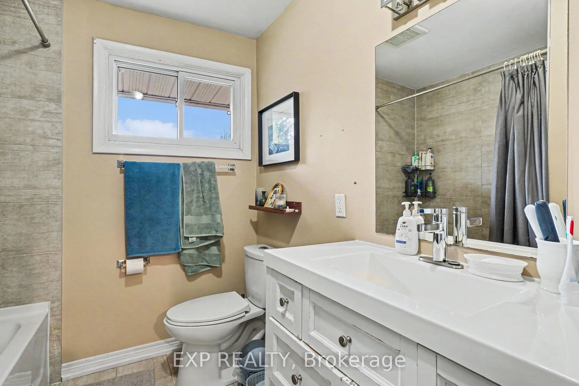 Photo 10 of 885 Pinewood Crescent, Ottawa, Queensway Terrace North — HOMEH
