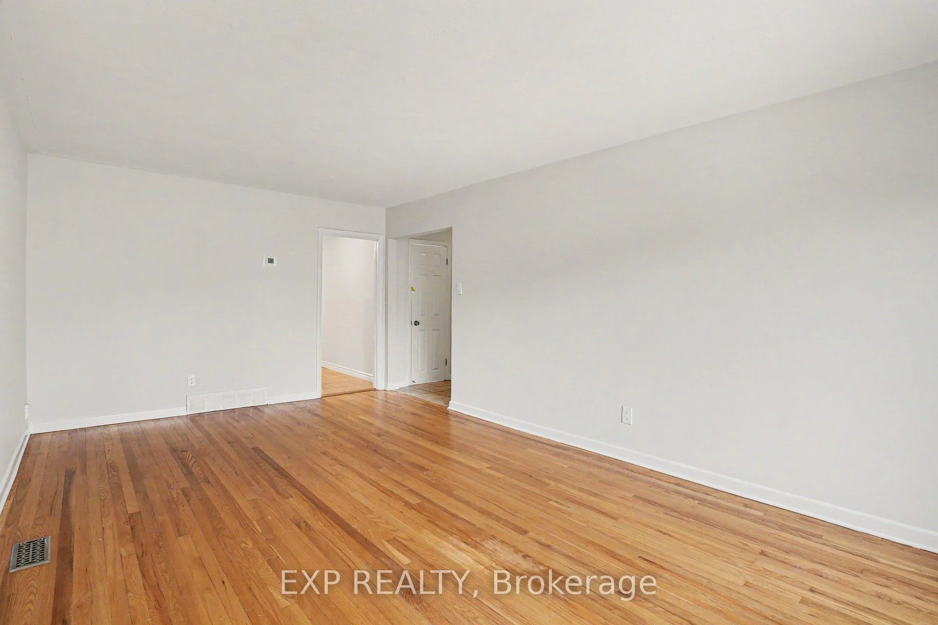 Photo 13 of 885 Pinewood Crescent, Ottawa, Queensway Terrace North — HOMEH