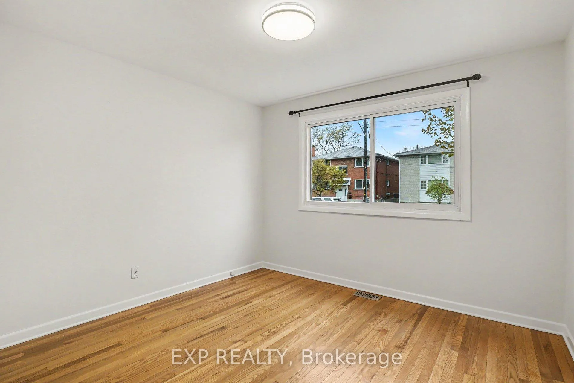 Photo 18 of 885 Pinewood Crescent, Ottawa, Queensway Terrace North — HOMEH