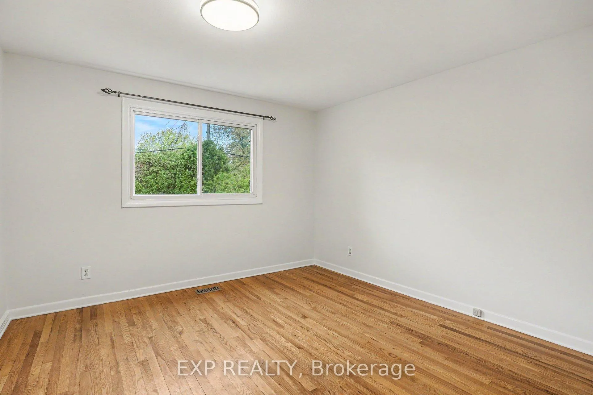 Photo 19 of 885 Pinewood Crescent, Ottawa, Queensway Terrace North — HOMEH