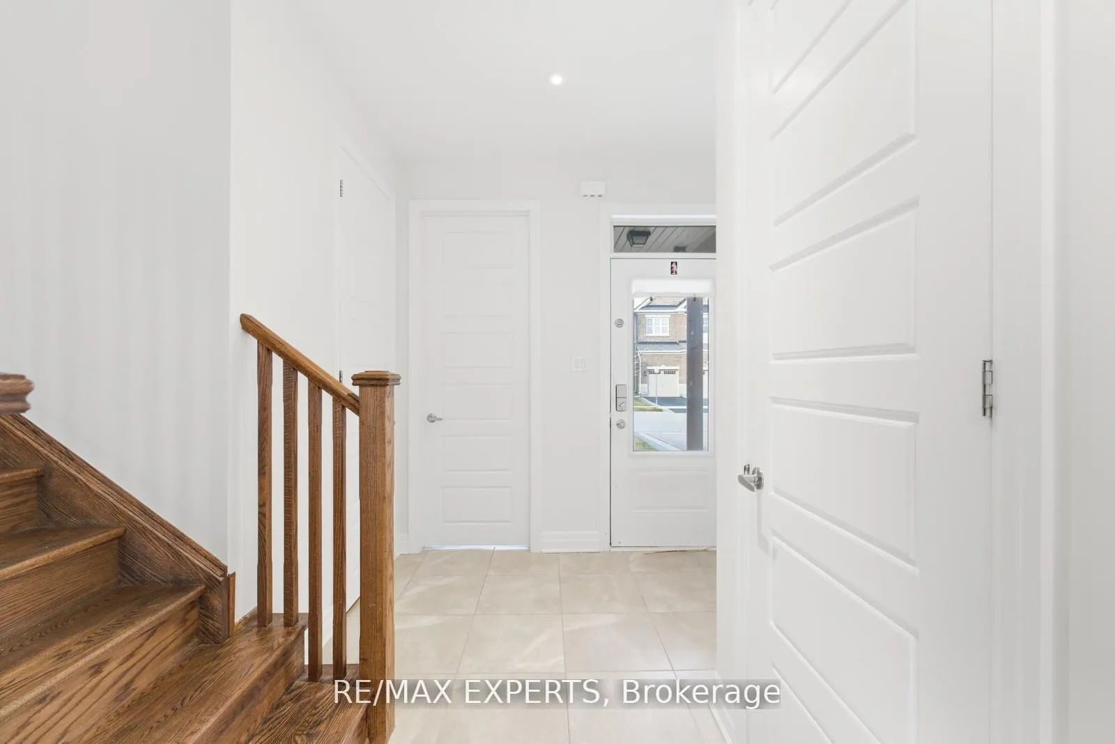 Photo 7 of 1254 Sweetfern Crescent, Milton, Cobban — HOMEH
