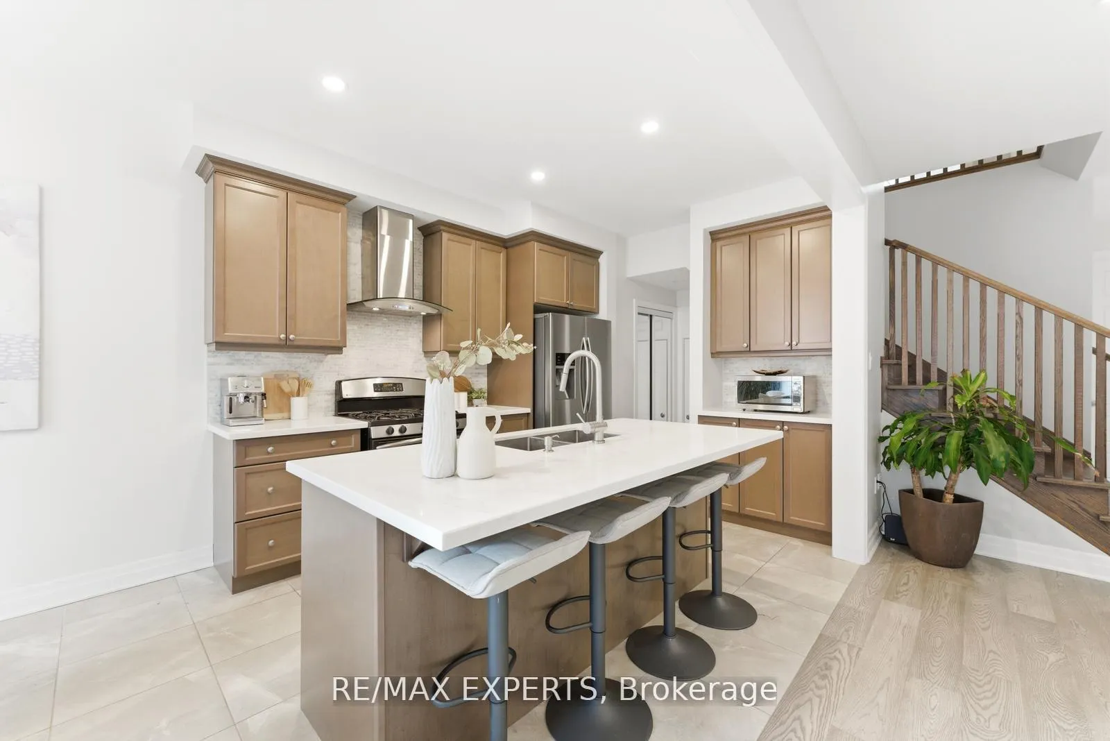 Photo 13 of 1254 Sweetfern Crescent, Milton, Cobban — HOMEH