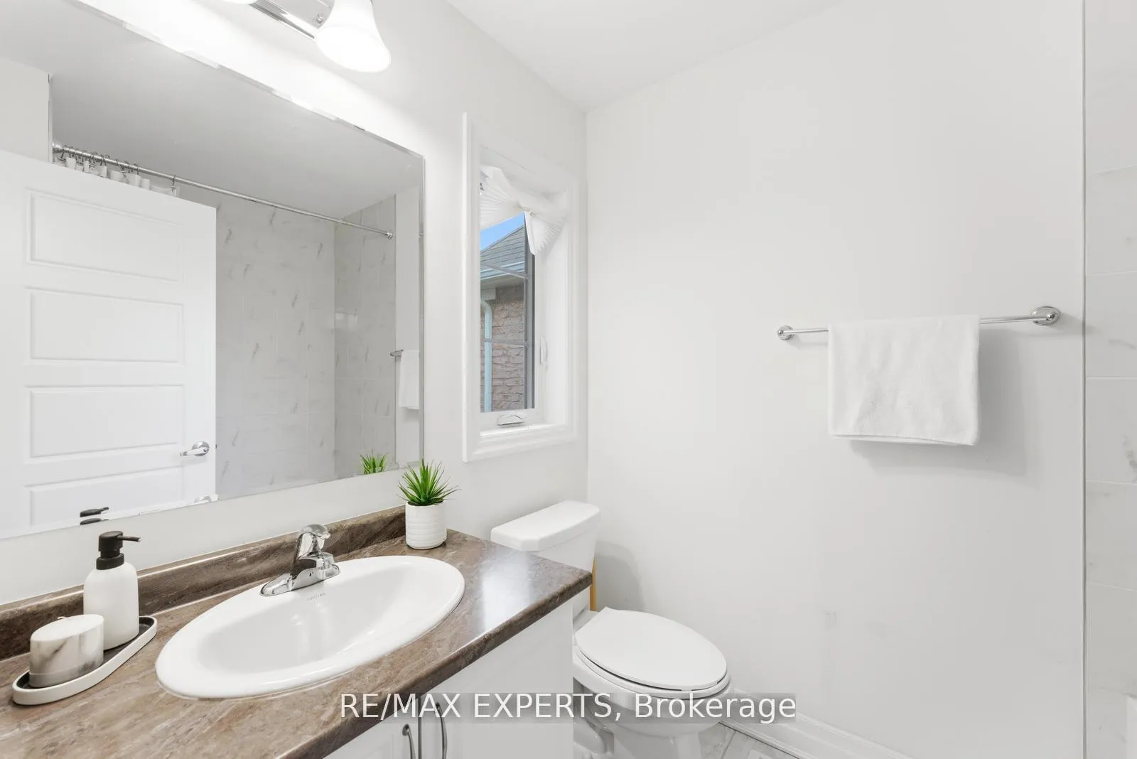 Photo 30 of 1254 Sweetfern Crescent, Milton, Cobban — HOMEH