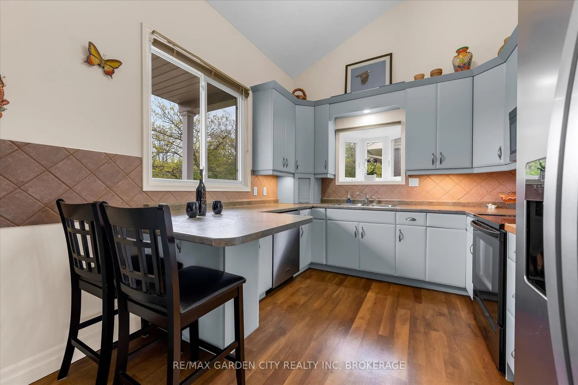 Photo 4 of 44 Alexandra Boulevard, St. Catharines, Secord Woods — HOMEH