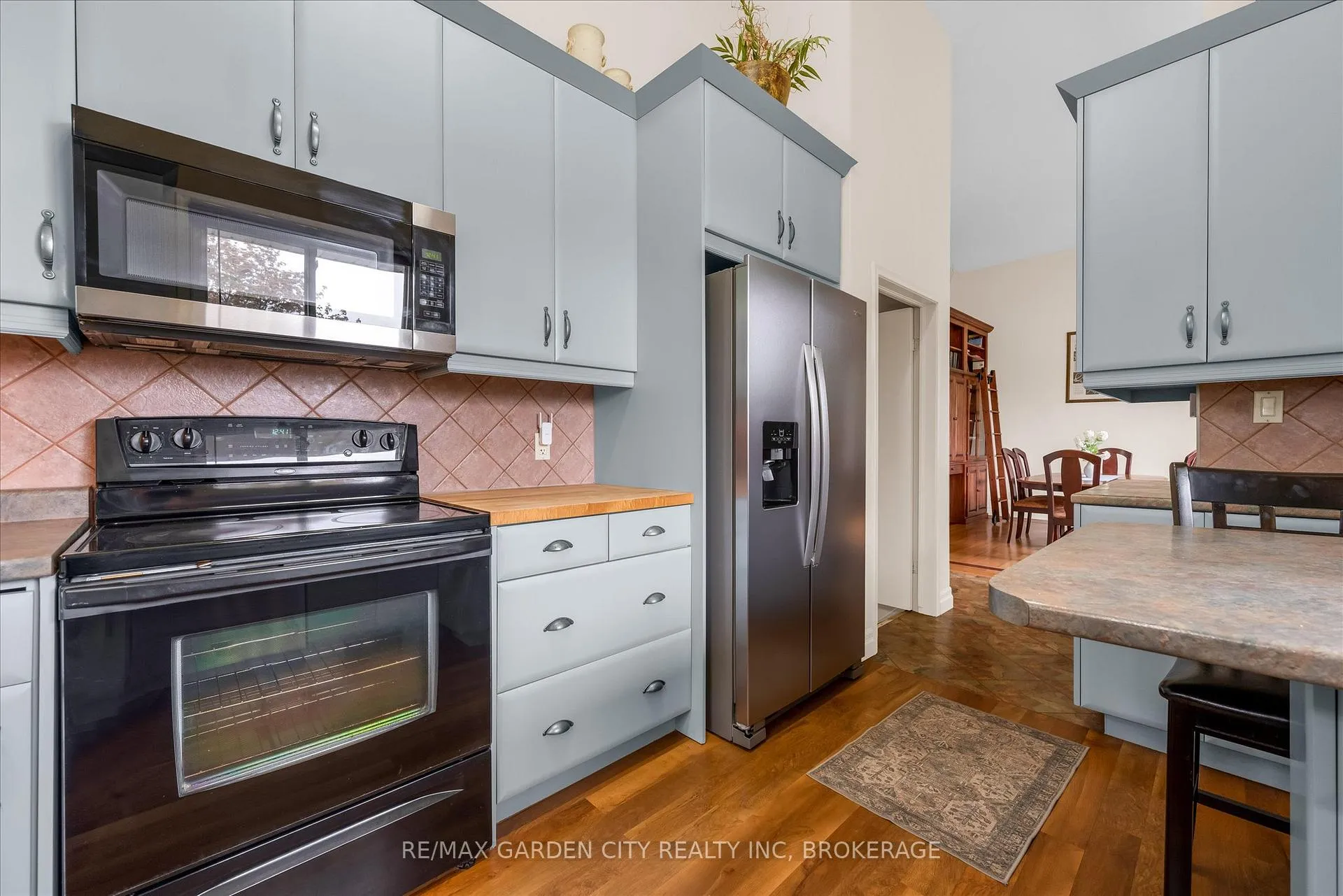 Photo 5 of 44 Alexandra Boulevard, St. Catharines, Secord Woods — HOMEH