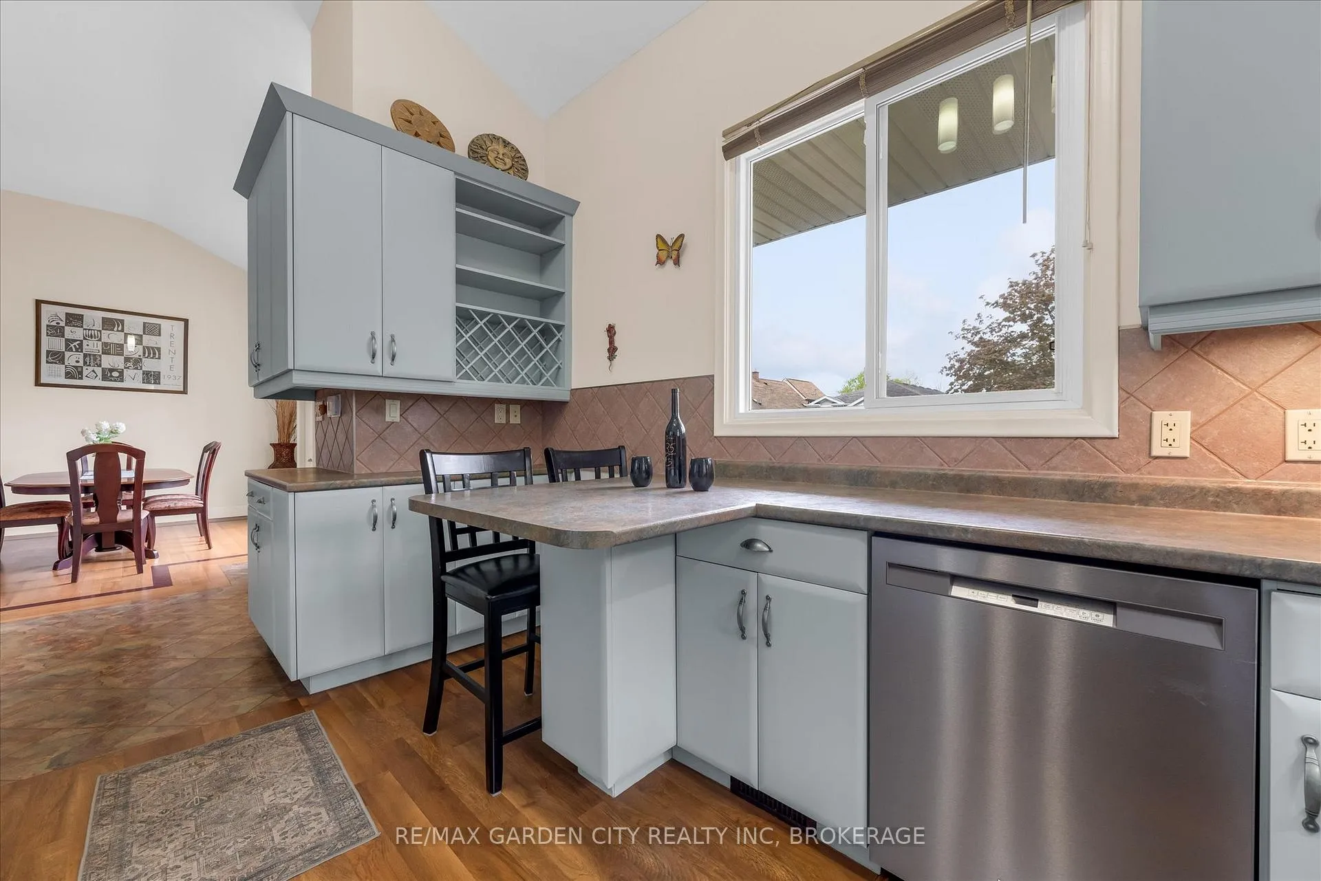 Photo 6 of 44 Alexandra Boulevard, St. Catharines, Secord Woods — HOMEH