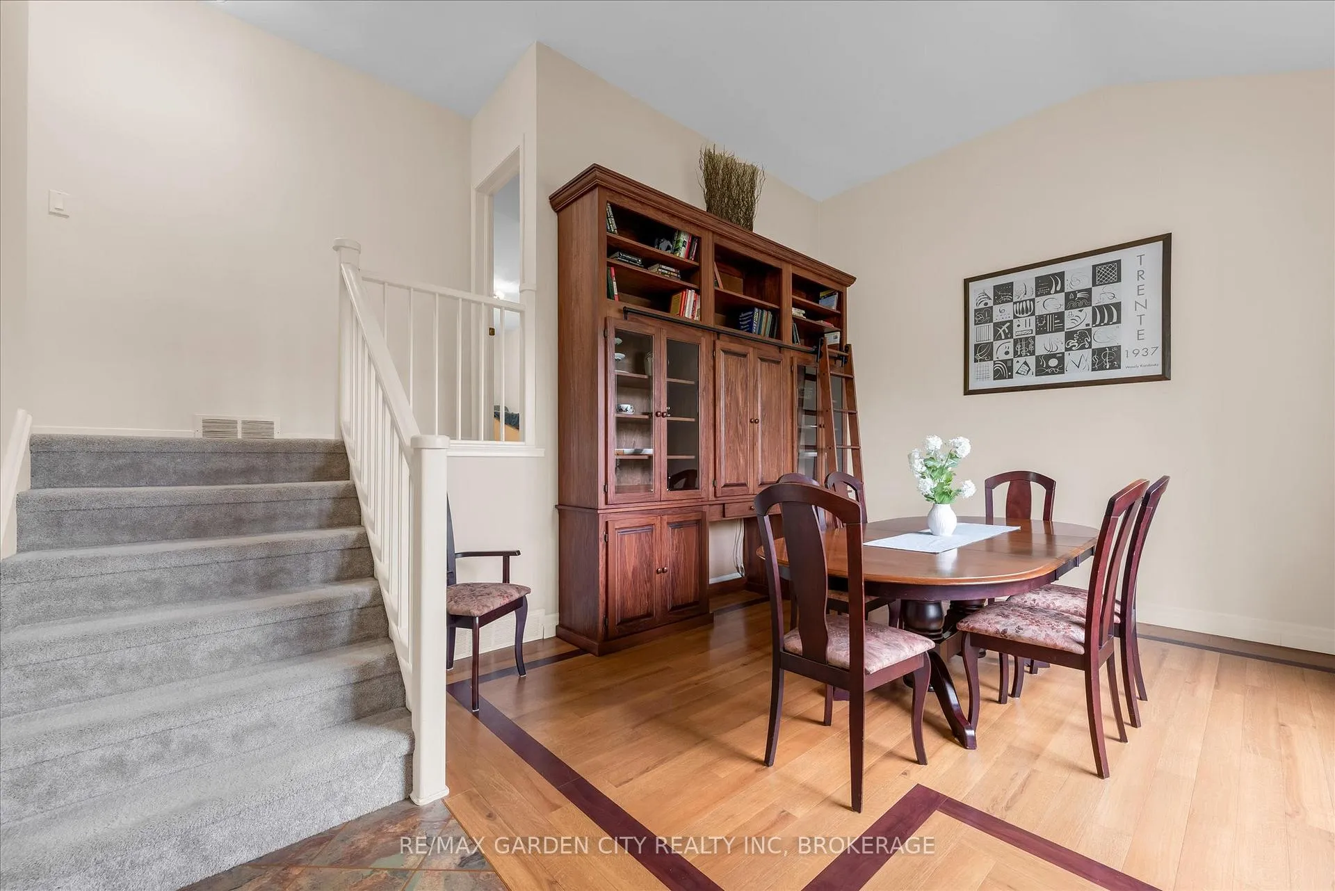 Photo 7 of 44 Alexandra Boulevard, St. Catharines, Secord Woods — HOMEH