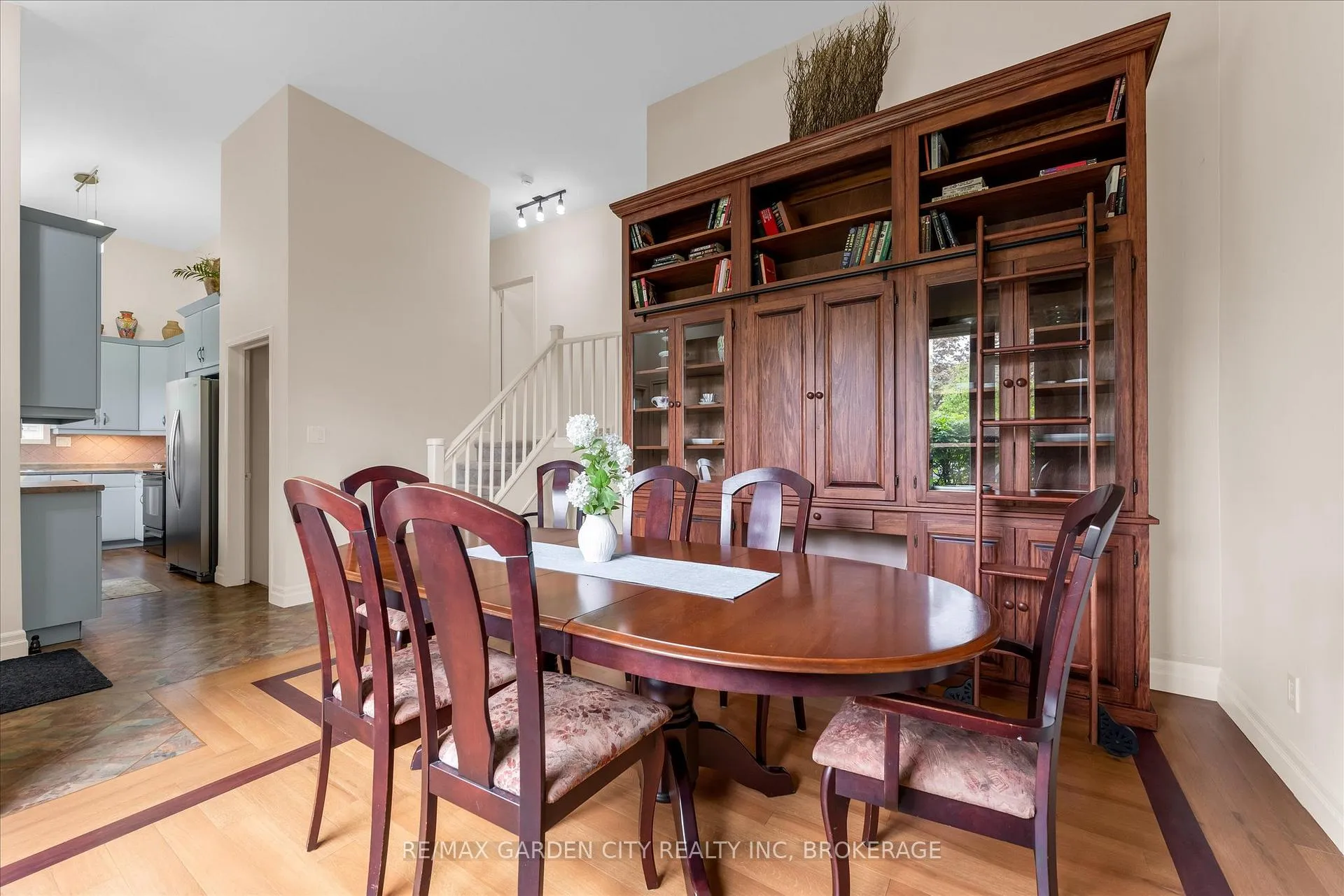 Photo 8 of 44 Alexandra Boulevard, St. Catharines, Secord Woods — HOMEH