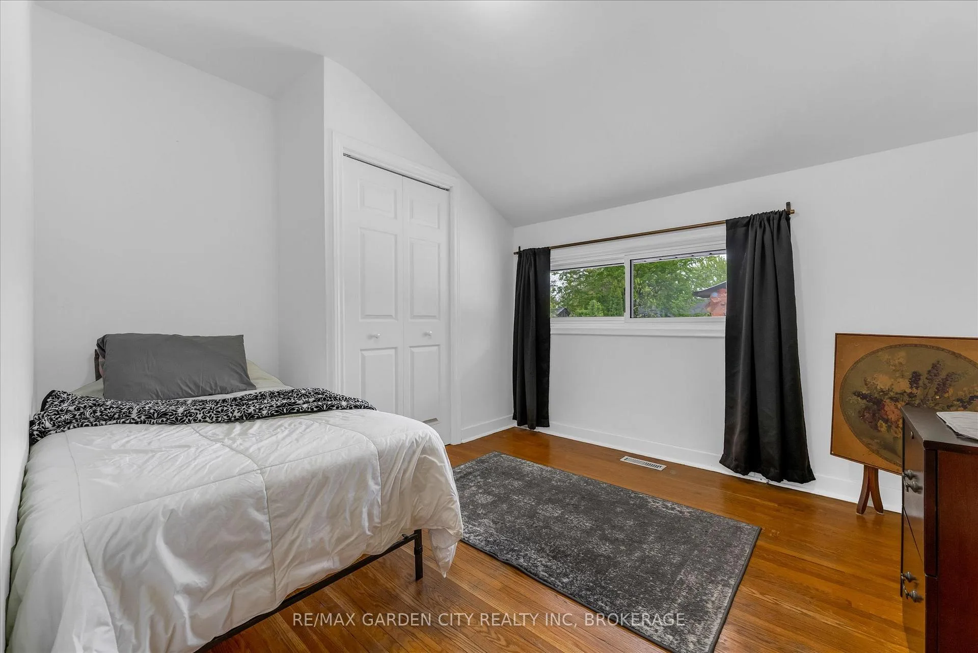 Photo 10 of 44 Alexandra Boulevard, St. Catharines, Secord Woods — HOMEH