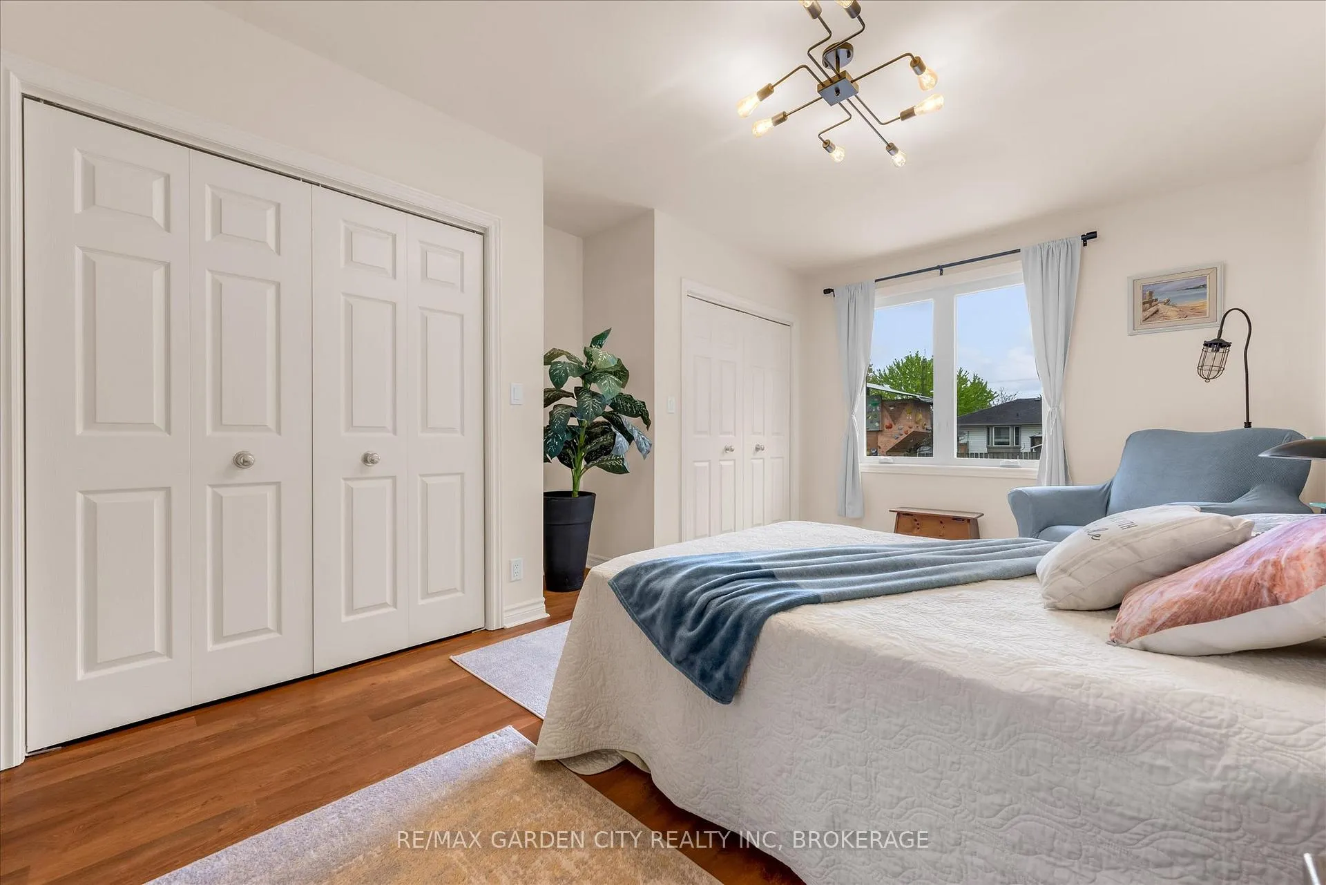 Photo 12 of 44 Alexandra Boulevard, St. Catharines, Secord Woods — HOMEH