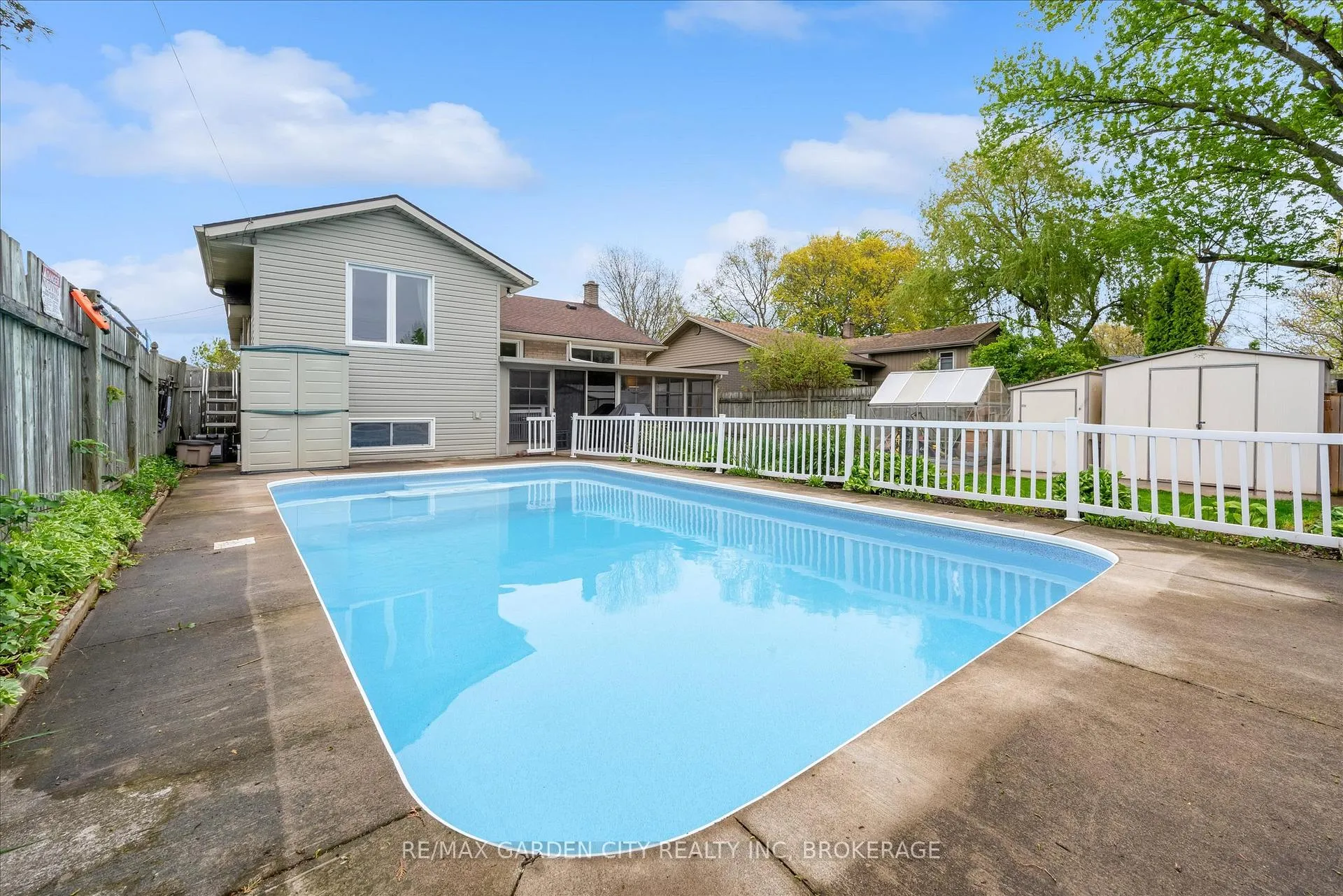 Photo 22 of 44 Alexandra Boulevard, St. Catharines, Secord Woods — HOMEH