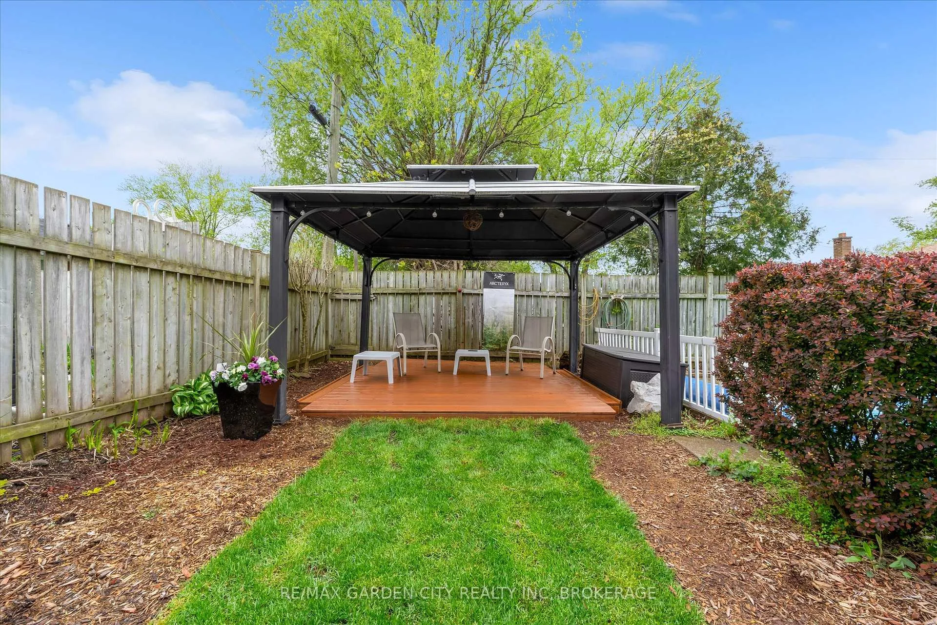 Photo 23 of 44 Alexandra Boulevard, St. Catharines, Secord Woods — HOMEH