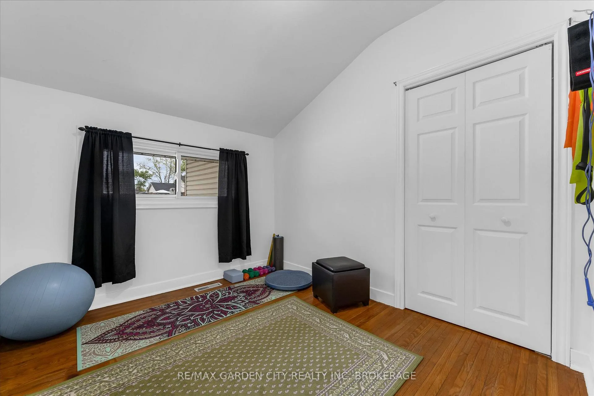 Photo 27 of 44 Alexandra Boulevard, St. Catharines, Secord Woods — HOMEH