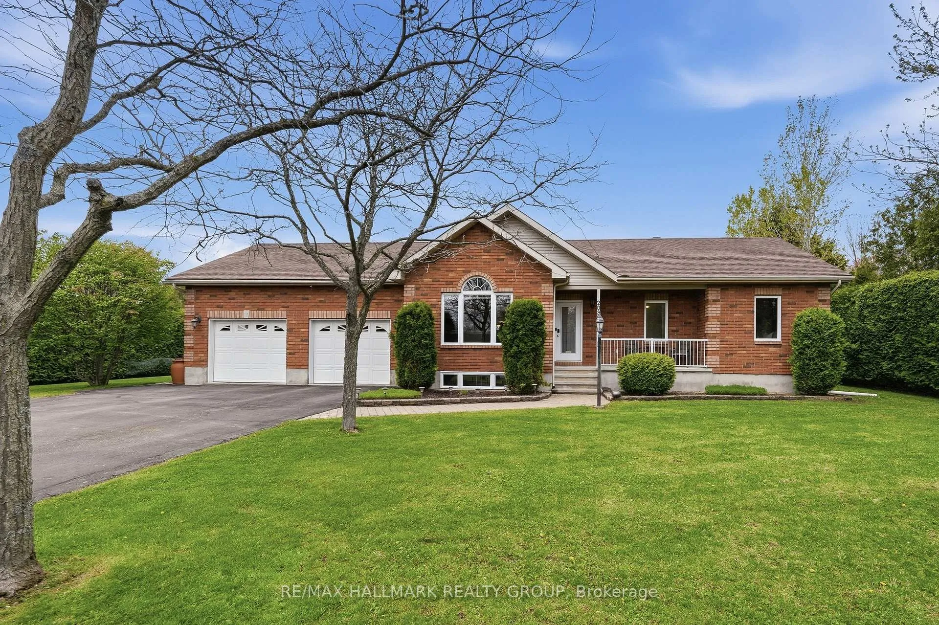 Photo 1 of 2039 Onyx Street, Ottawa, Vars Village — HOMEH