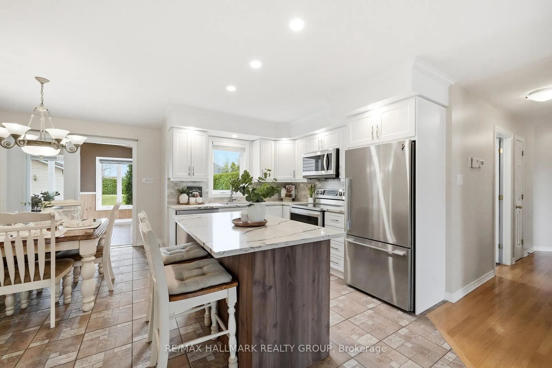 Photo 3 of 2039 Onyx Street, Ottawa, Vars Village — HOMEH