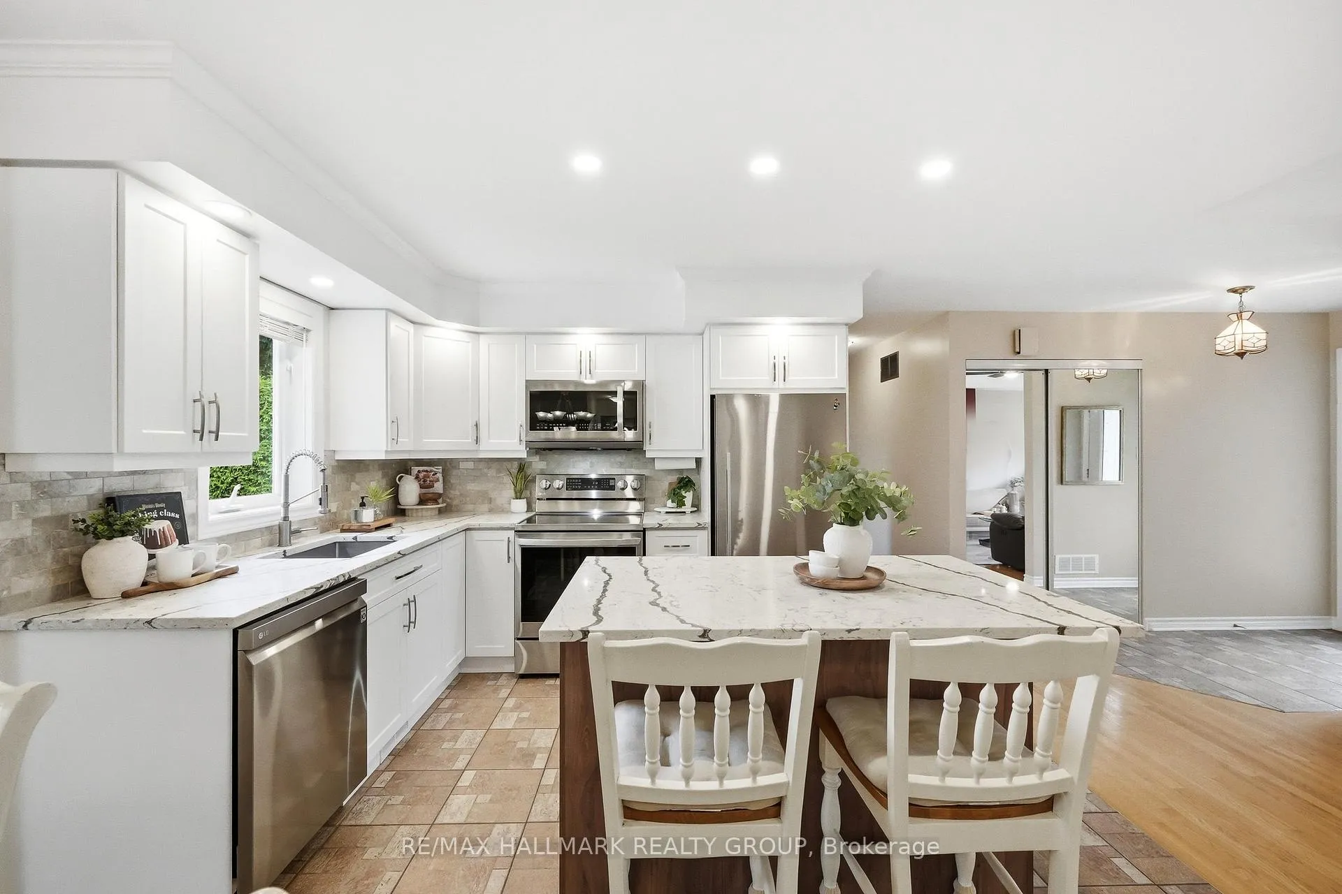 Photo 4 of 2039 Onyx Street, Ottawa, Vars Village — HOMEH