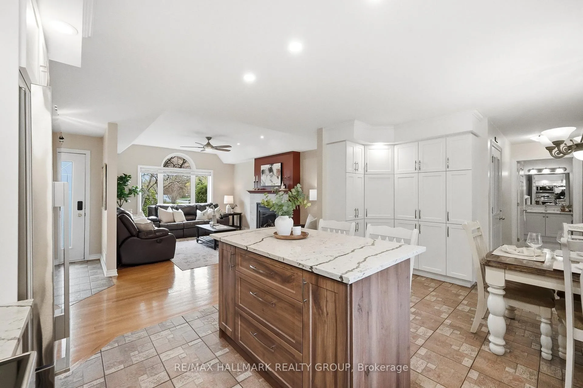 Photo 5 of 2039 Onyx Street, Ottawa, Vars Village — HOMEH