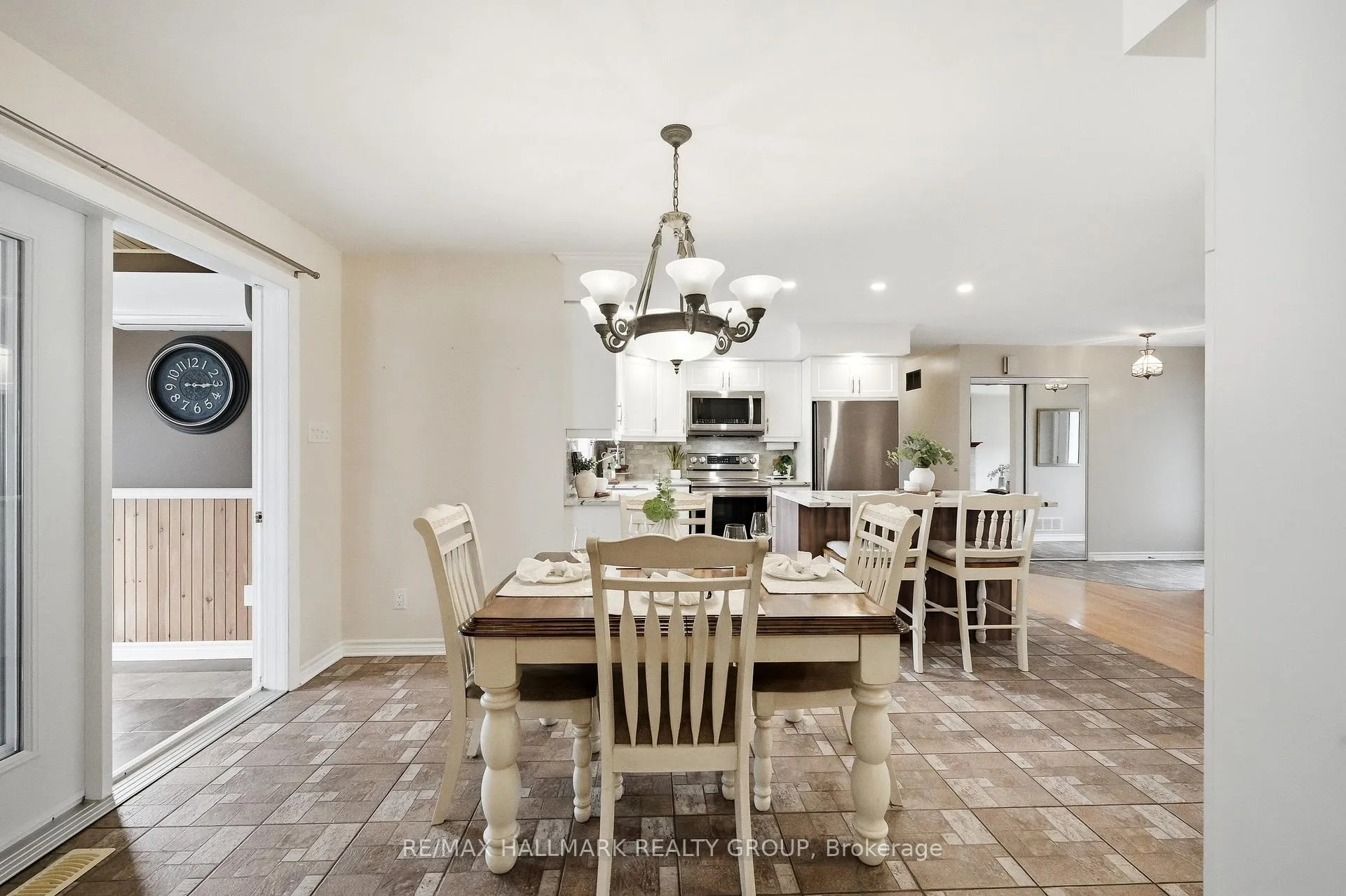 Photo 8 of 2039 Onyx Street, Ottawa, Vars Village — HOMEH