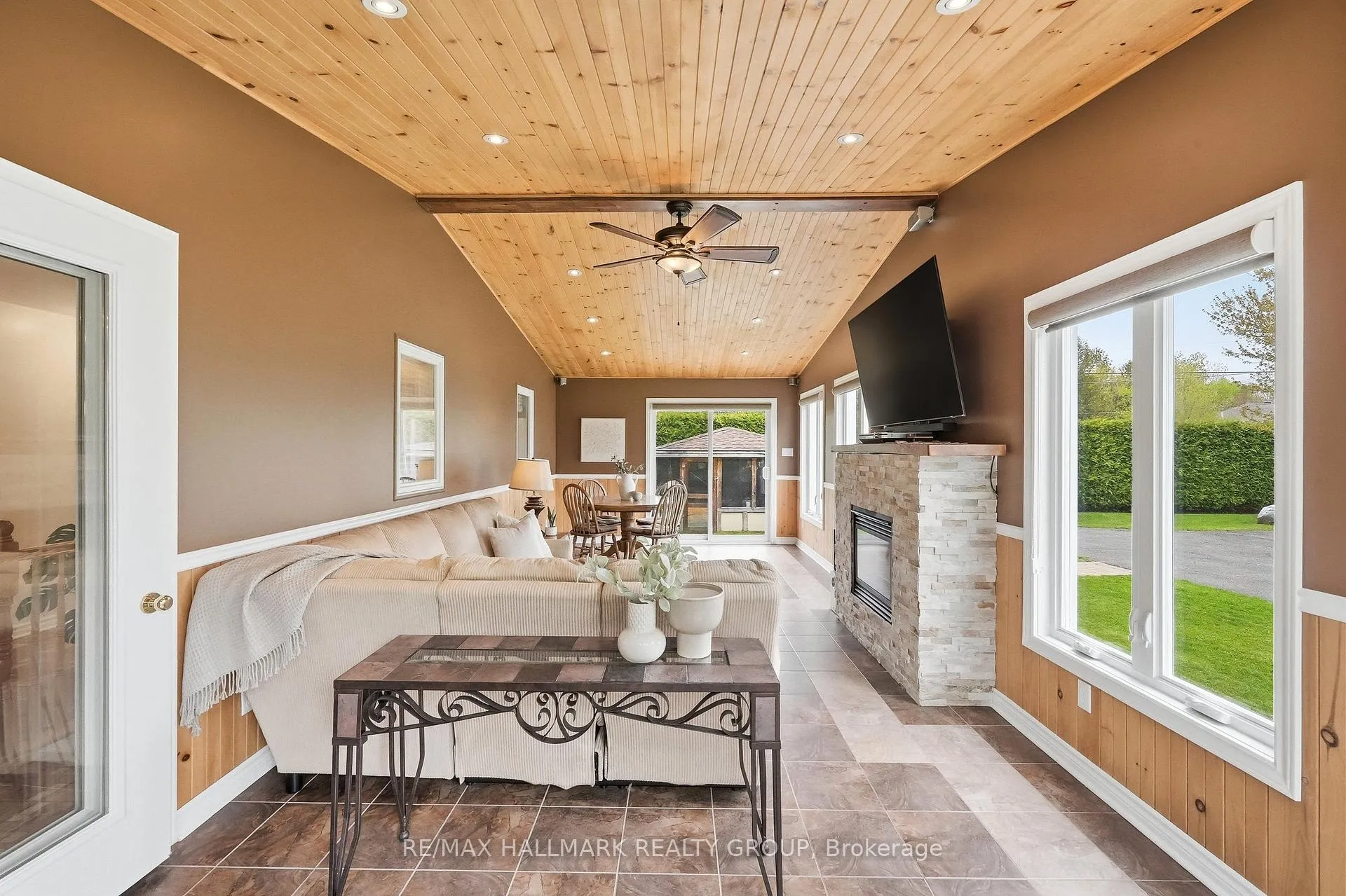 Photo 12 of 2039 Onyx Street, Ottawa, Vars Village — HOMEH