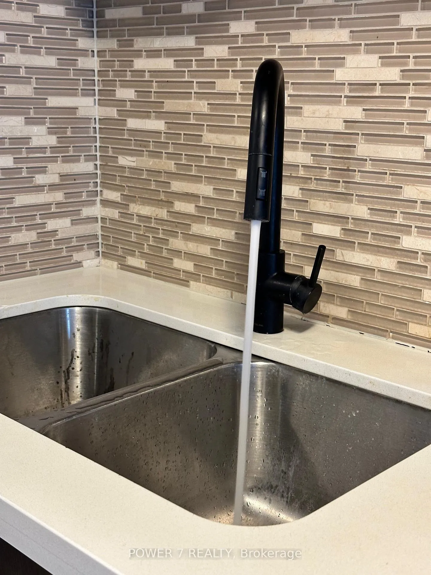 Photo 13 of Unit 1703, 18 Uptown Drive, Markham, Unionville — HOMEH