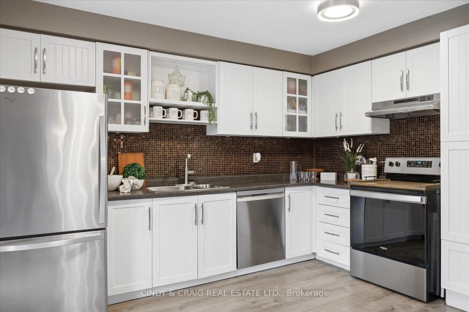 Photo 4 of 31 Hillhurst Crescent, Clarington, Courtice — HOMEH