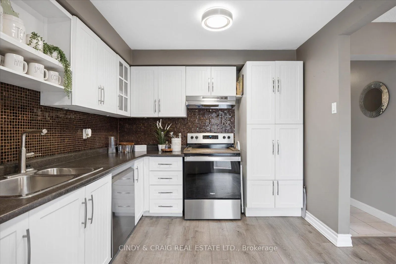 Photo 5 of 31 Hillhurst Crescent, Clarington, Courtice — HOMEH