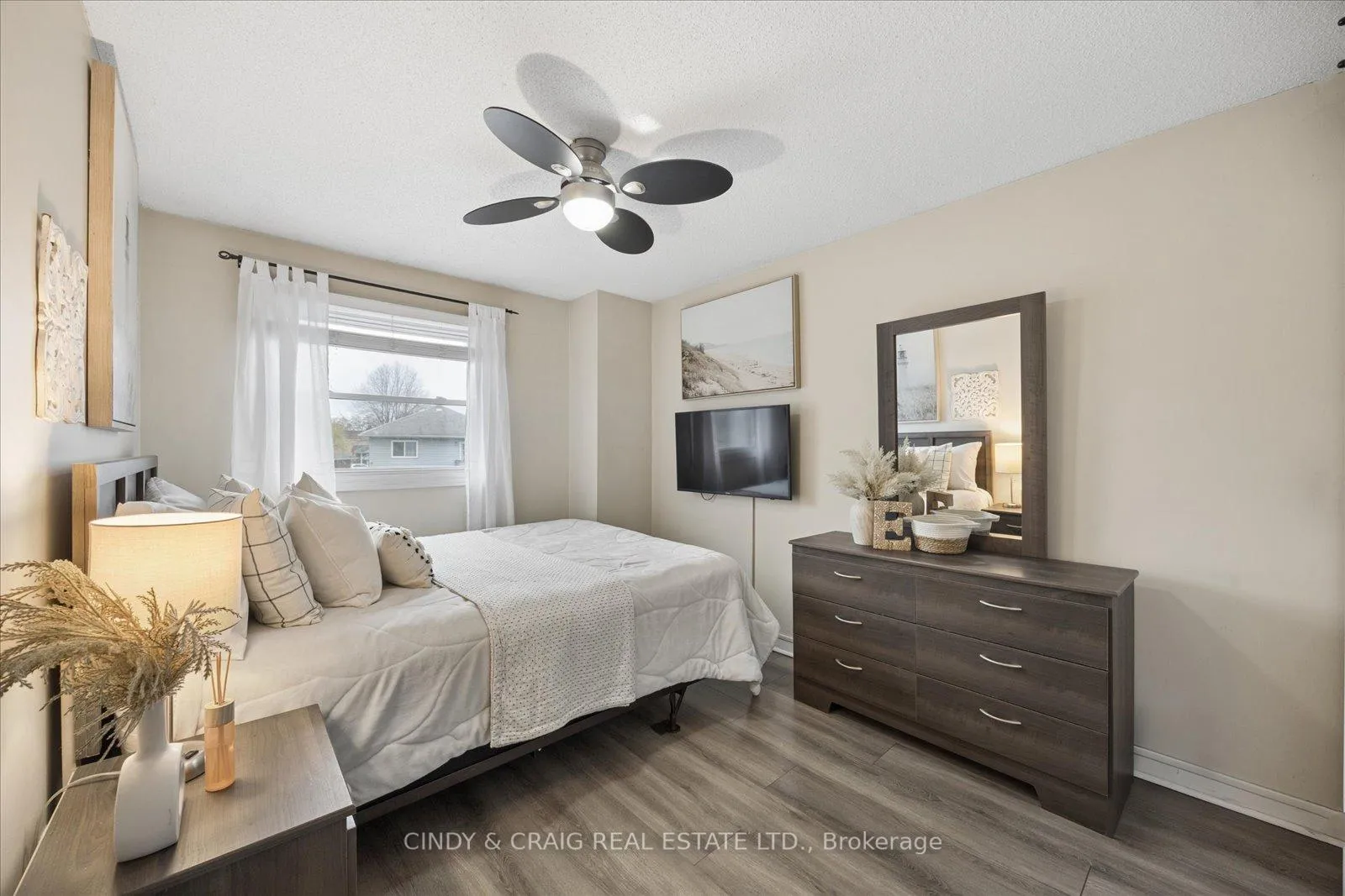 Photo 11 of 31 Hillhurst Crescent, Clarington, Courtice — HOMEH