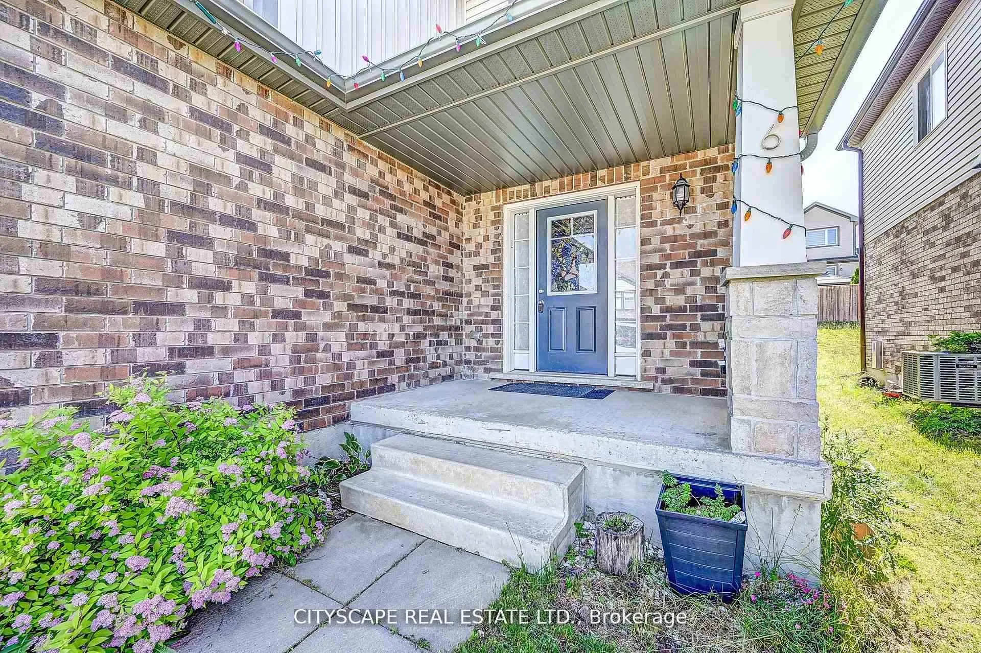 Photo 3 of 6 Castlebay Street, Kitchener, Huron Park — HOMEH